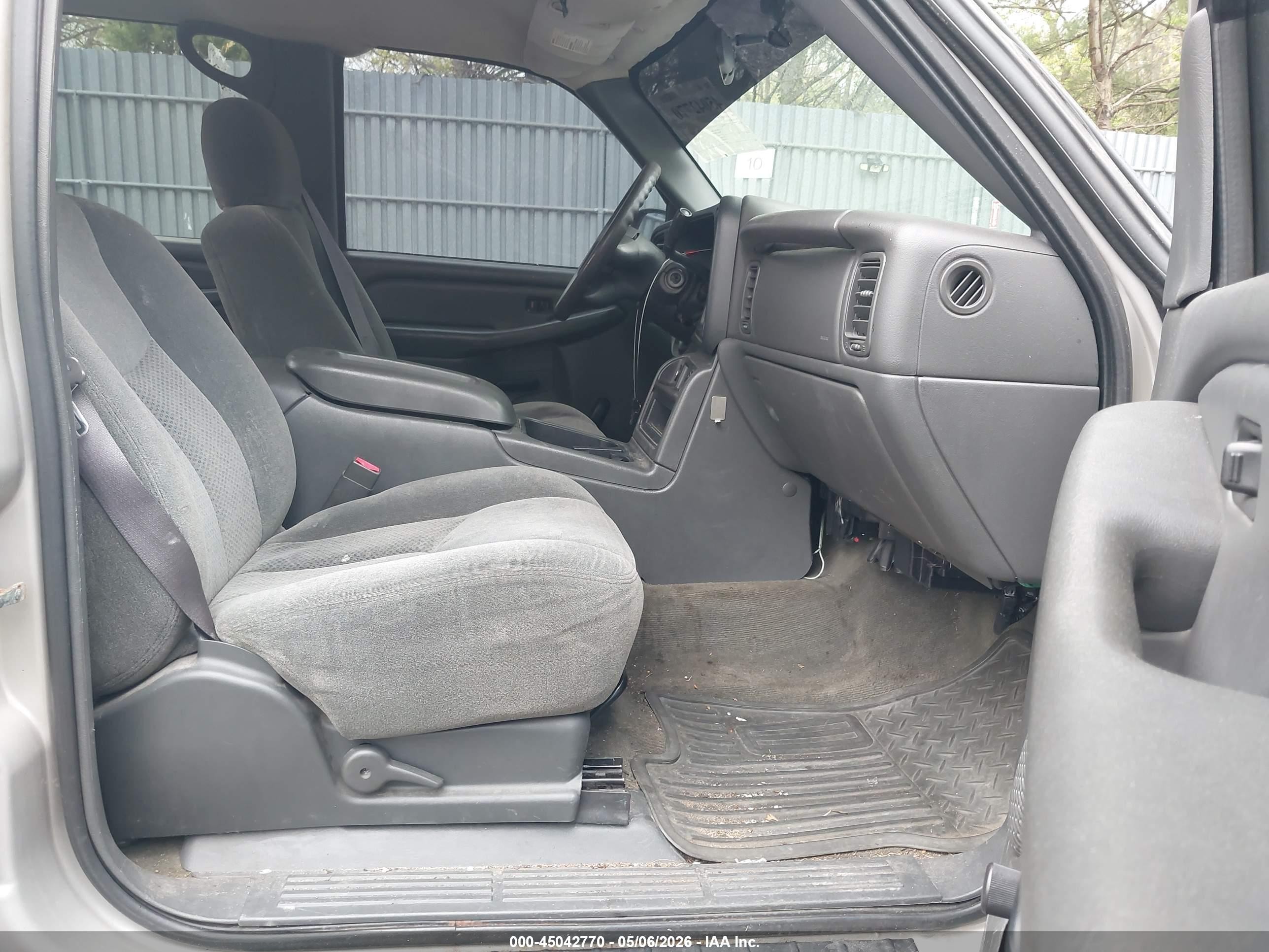 2004 Chevrolet Silverado 2500hd   Серебряный vin: 1GCHK23U34F189351
