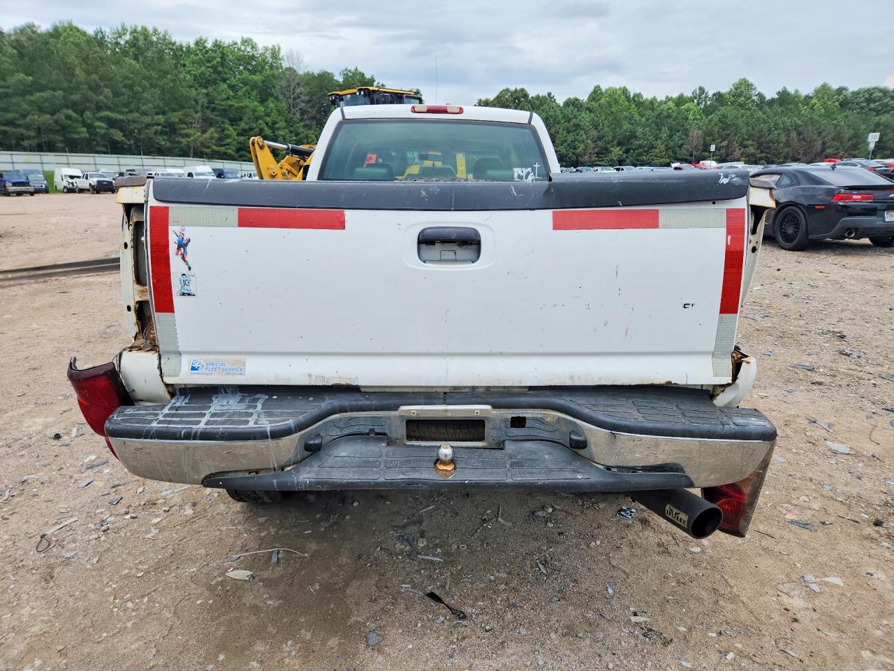 2003 Chevrolet Silverado K2500 Heavy Duty White vin: 1GCHK23U53F144569