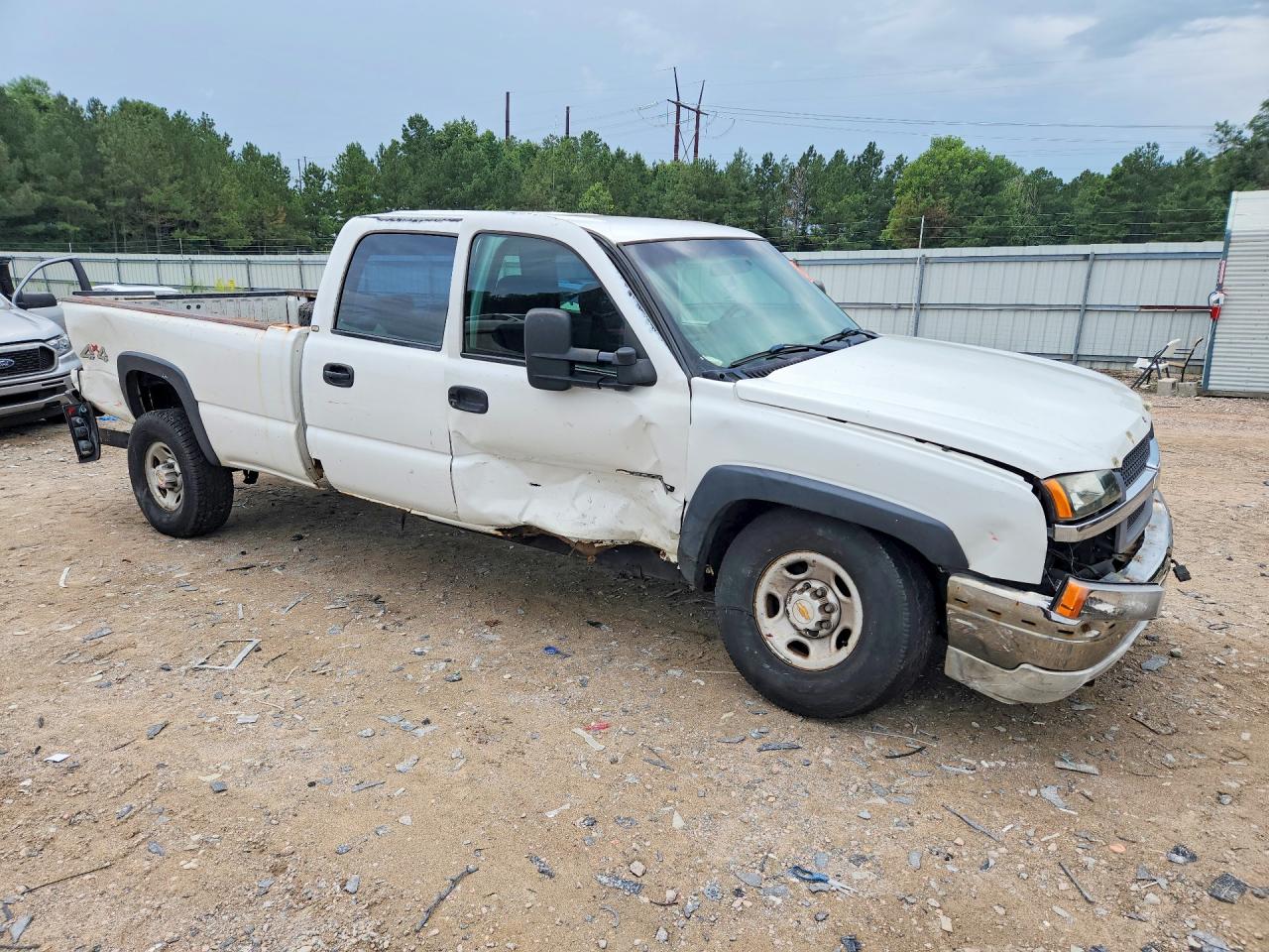 2003 Chevrolet Silverado K2500 Heavy Duty White vin: 1GCHK23U53F144569