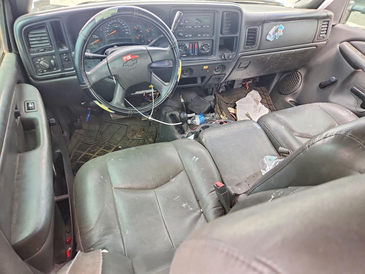 2003 Chevrolet Silverado K2500 Heavy Duty White vin: 1GCHK23U53F144569