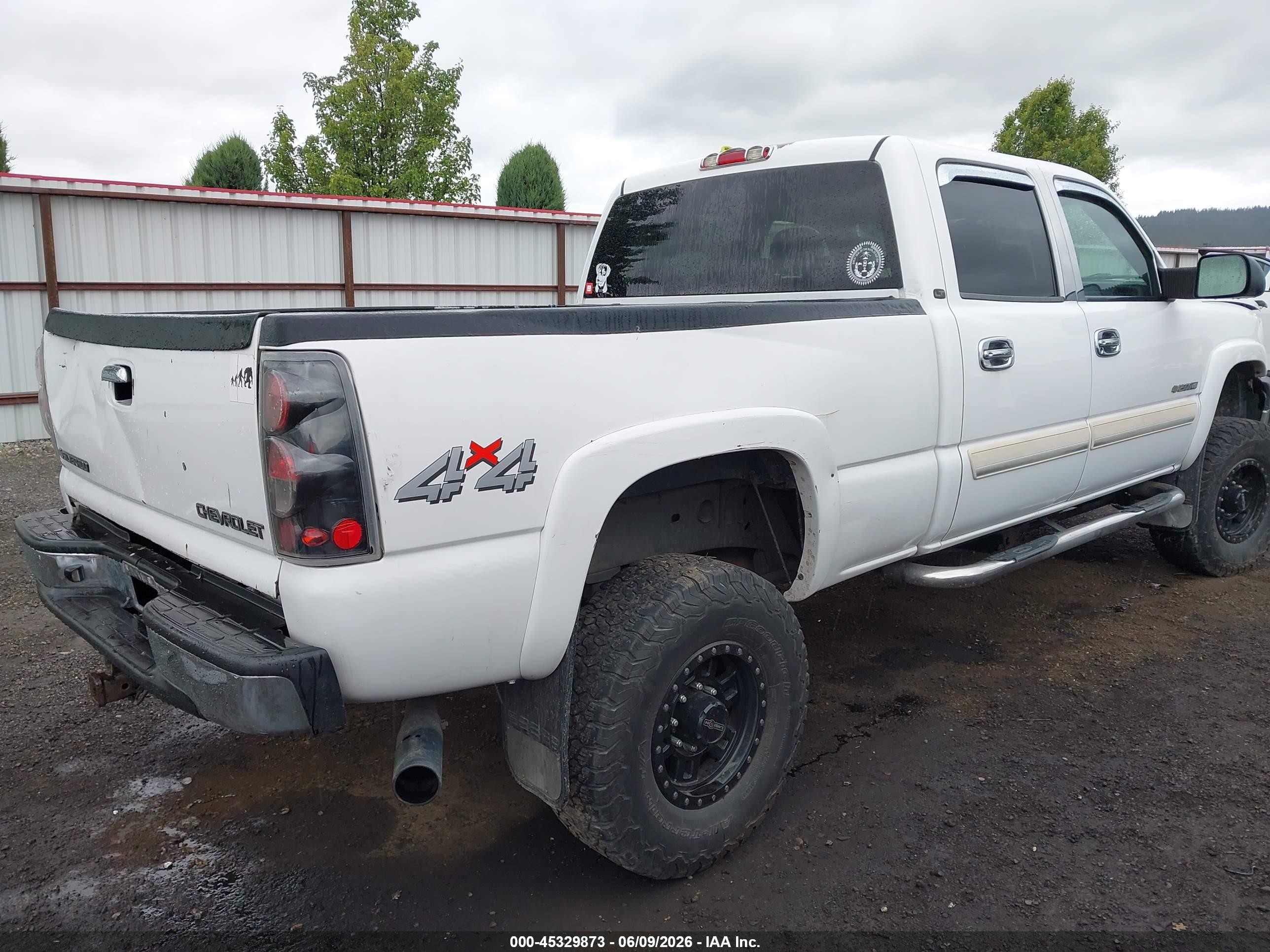 2005 Chevrolet Silverado 2500hd Ls/lt/work Truck White vin: 1GCHK23U75F932773