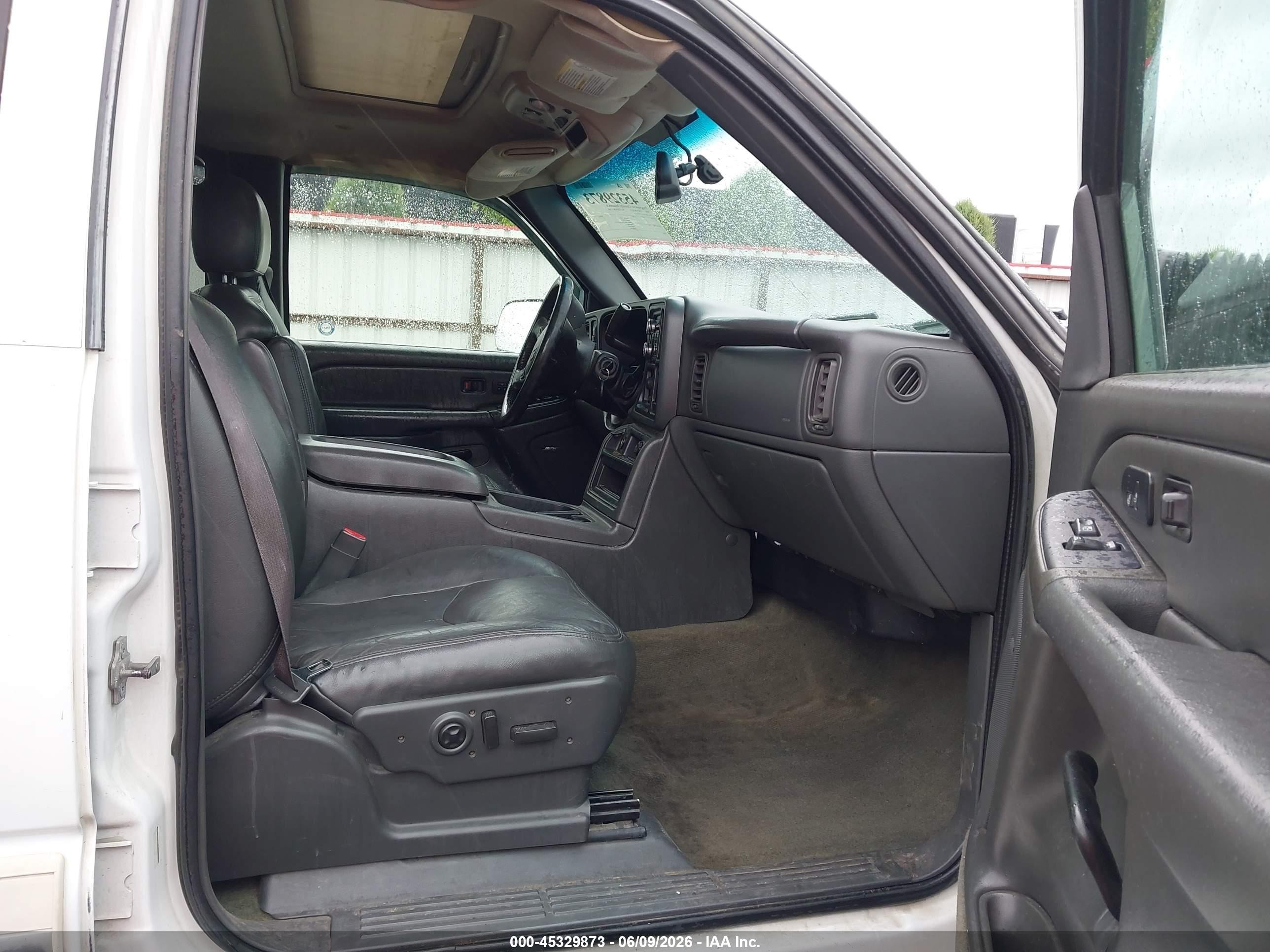 2005 Chevrolet Silverado 2500hd Ls/lt/work Truck White vin: 1GCHK23U75F932773