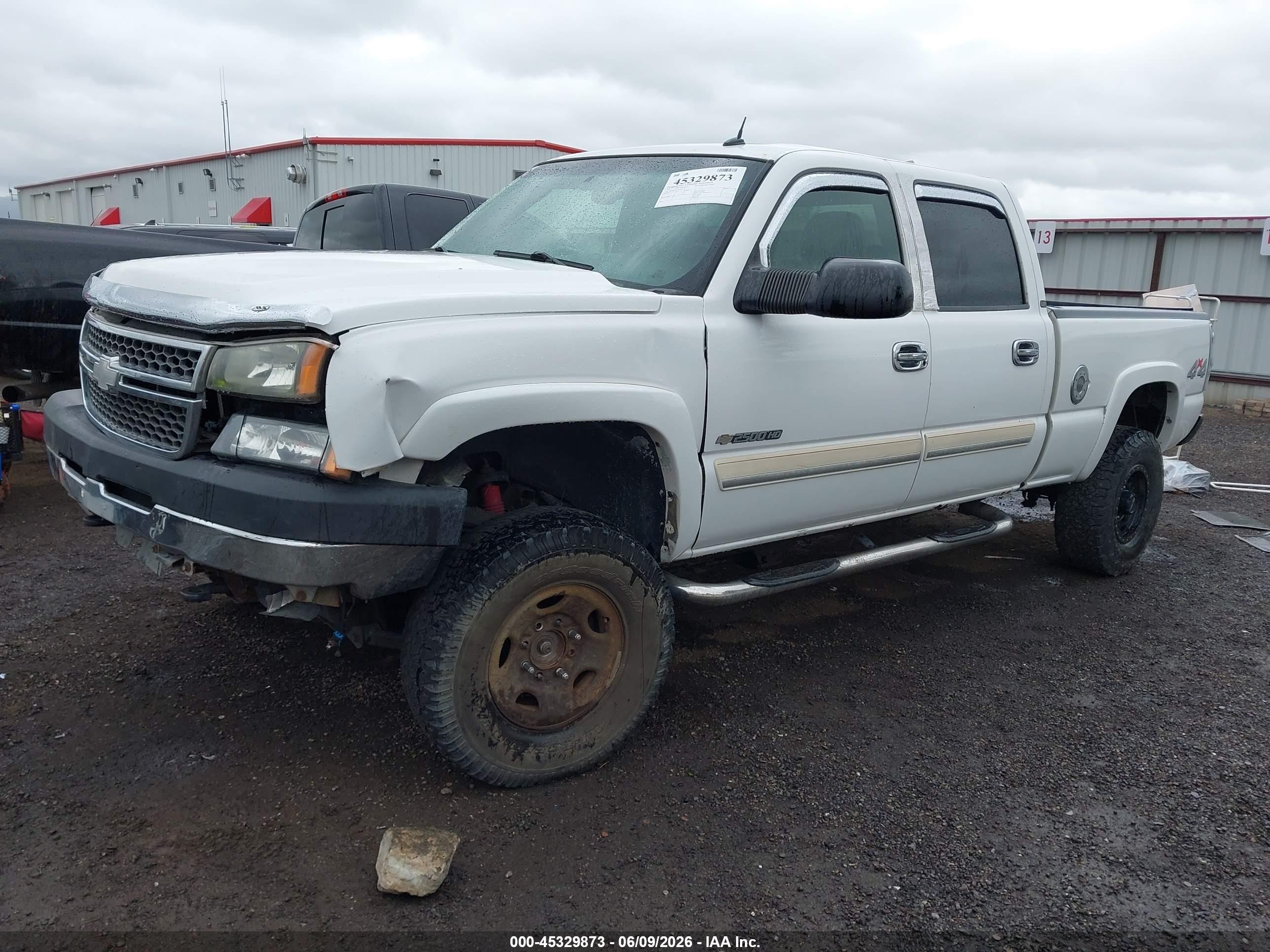 2005 Chevrolet Silverado 2500hd Ls/lt/work Truck White vin: 1GCHK23U75F932773