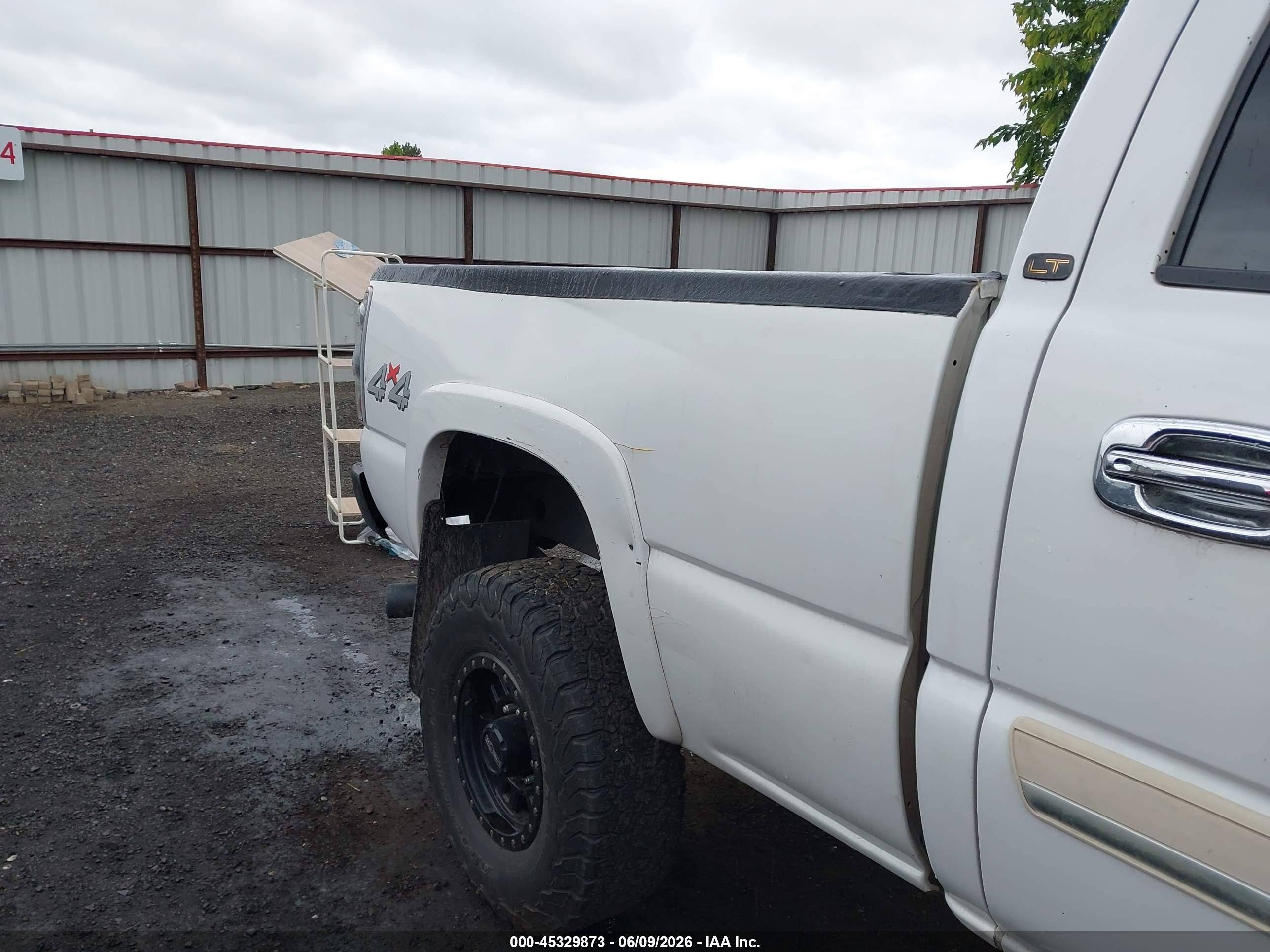 2005 Chevrolet Silverado 2500hd Ls/lt/work Truck White vin: 1GCHK23U75F932773