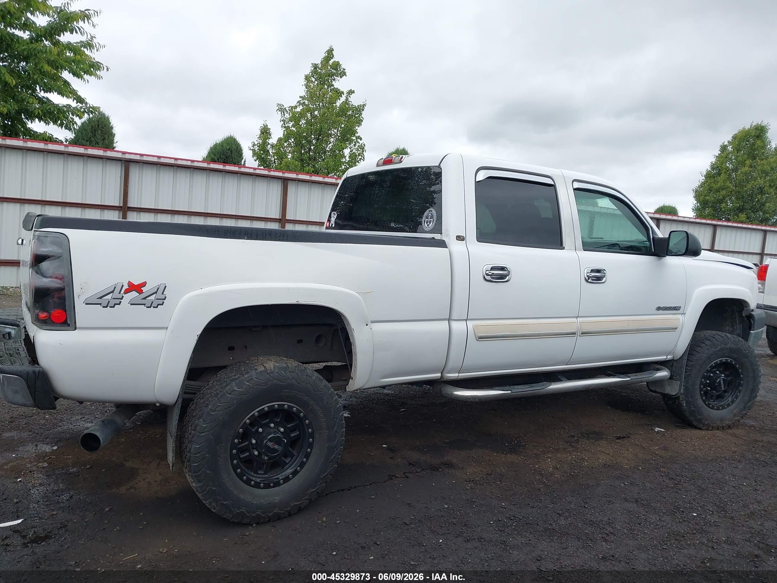 2005 Chevrolet Silverado 2500hd Ls/lt/work Truck White vin: 1GCHK23U75F932773