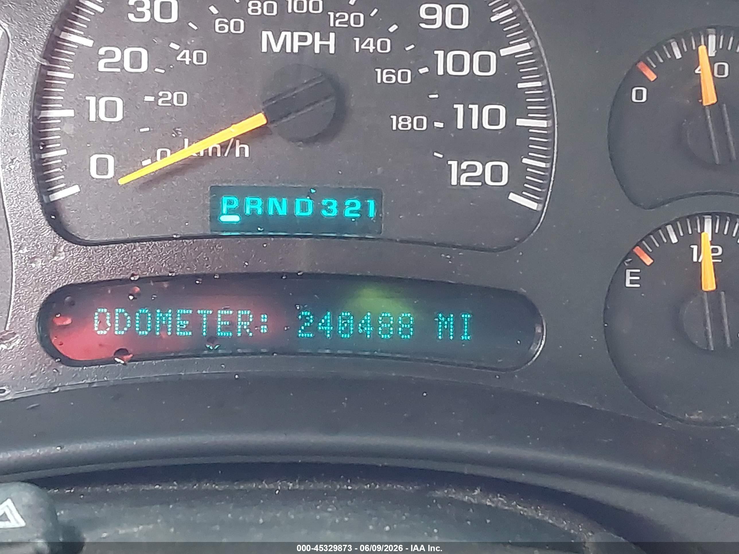 2005 Chevrolet Silverado 2500hd Ls/lt/work Truck White vin: 1GCHK23U75F932773