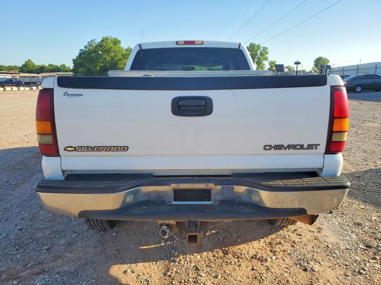 2001 Chevrolet Silverado K2500 Heavy Duty White vin: 1GCHK23UX1F197345