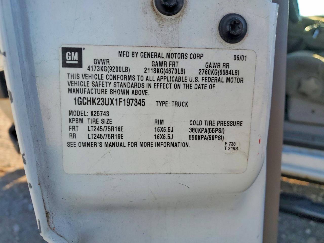 2001 Chevrolet Silverado K2500 Heavy Duty White vin: 1GCHK23UX1F197345