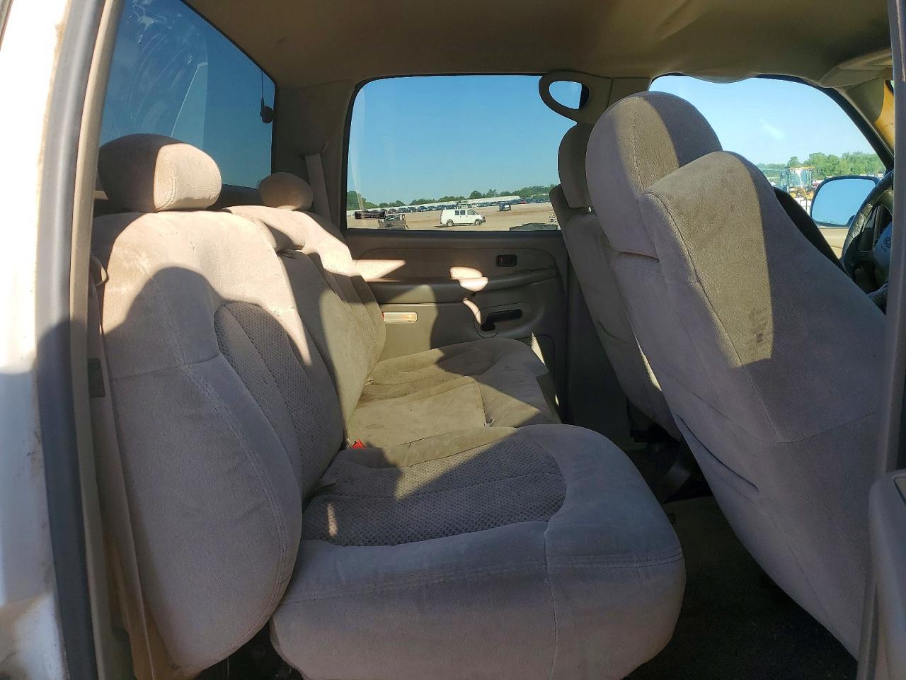 2001 Chevrolet Silverado K2500 Heavy Duty White vin: 1GCHK23UX1F197345
