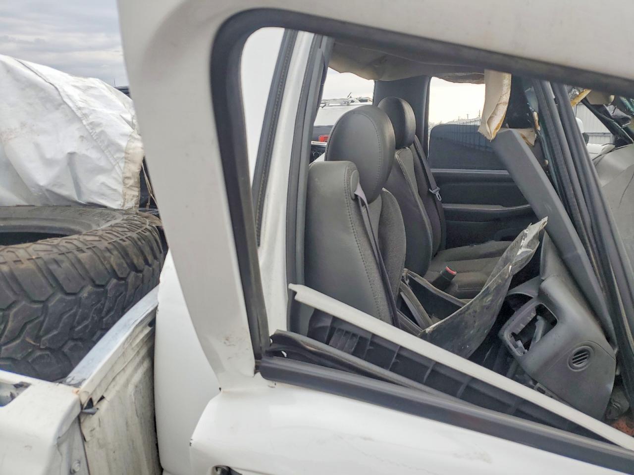 2003 Chevrolet Silverado K1500 White vin: 1GCHK24133E270858