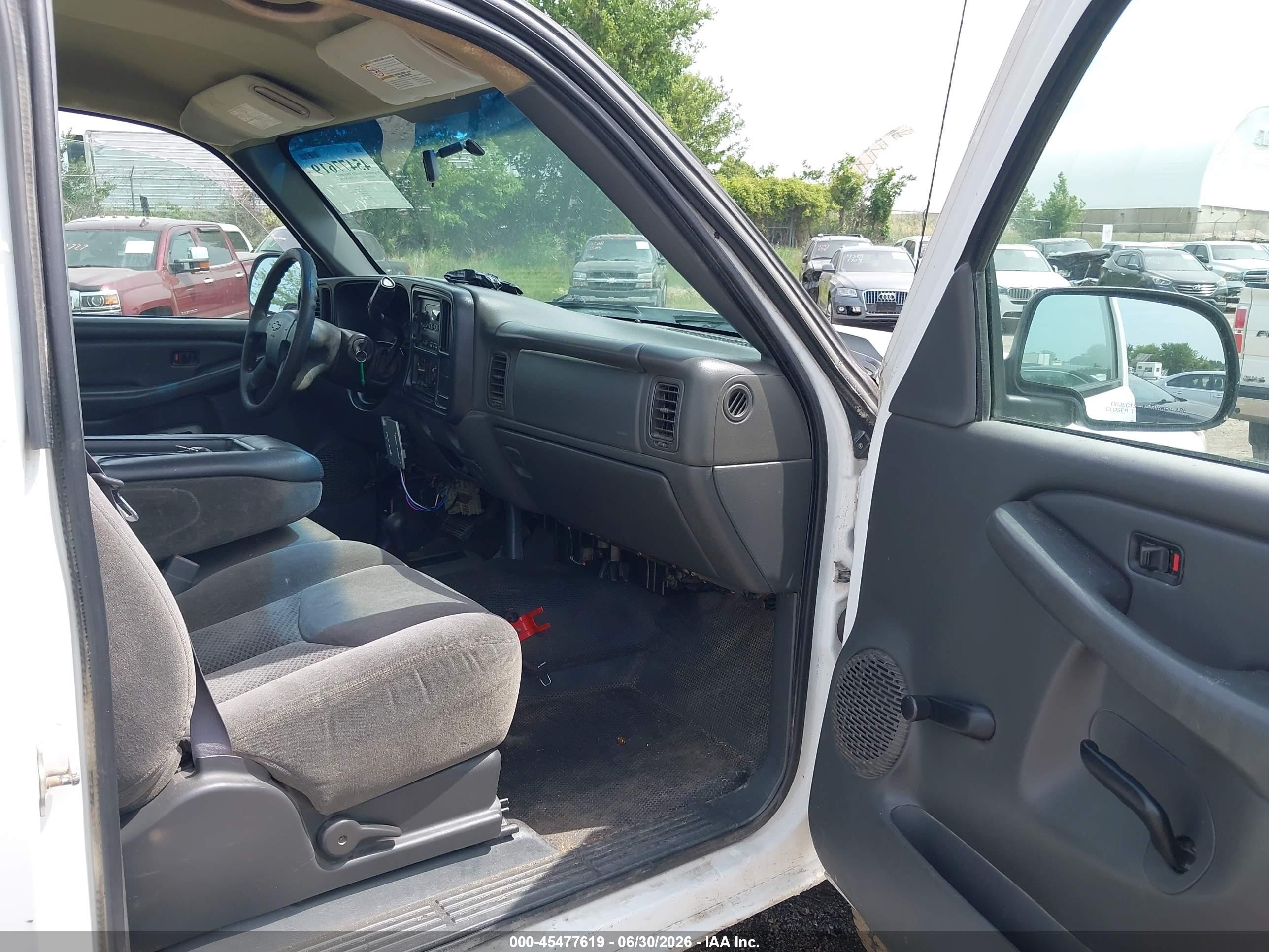 2007 Chevrolet Silverado 2500hd Classic Work Truck White vin: 1GCHK24DX7E158395