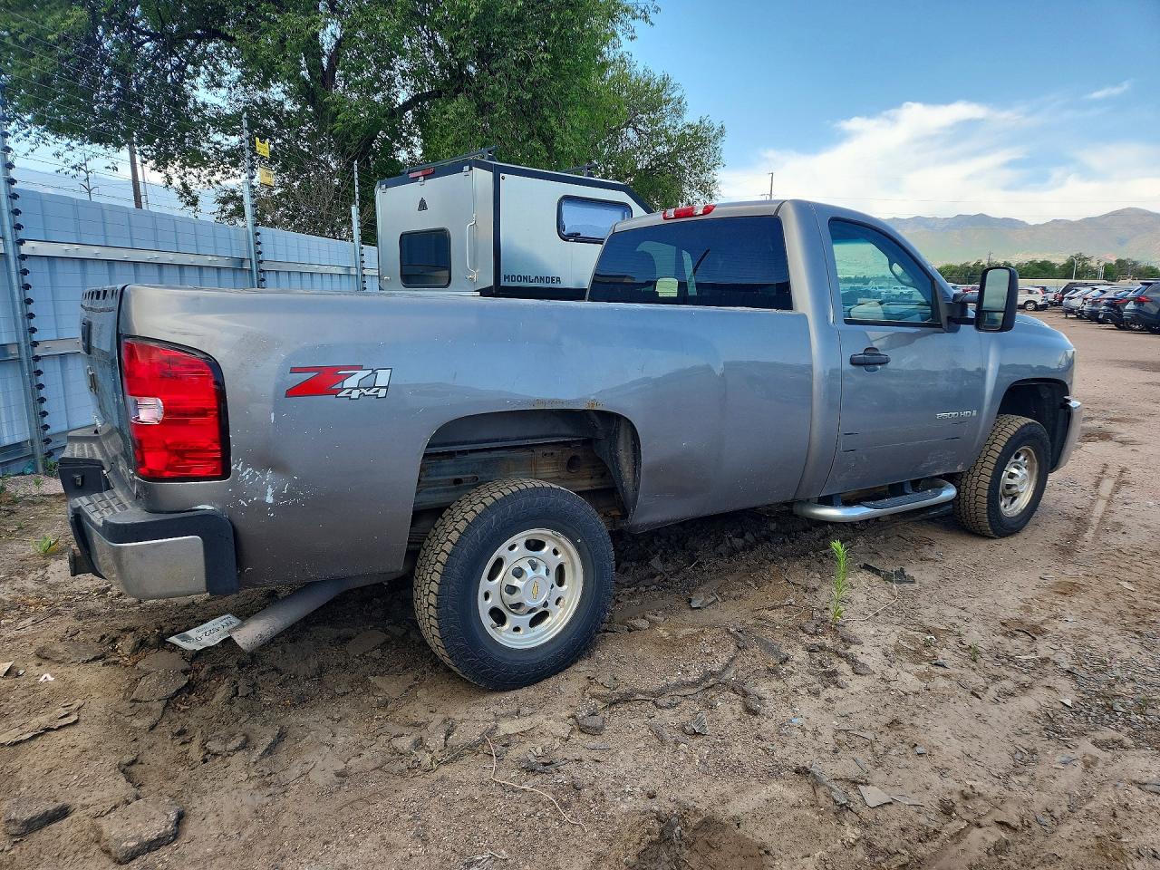 2007 Chevrolet Silverado K2500 Heavy Duty Beige vin: 1GCHK24K17E545657