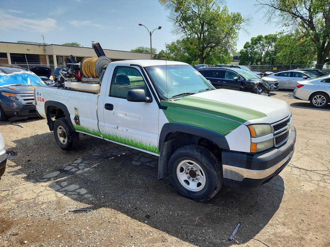 2006 Chevrolet Silverado K2500 Heavy Duty White vin: 1GCHK24U46E265022