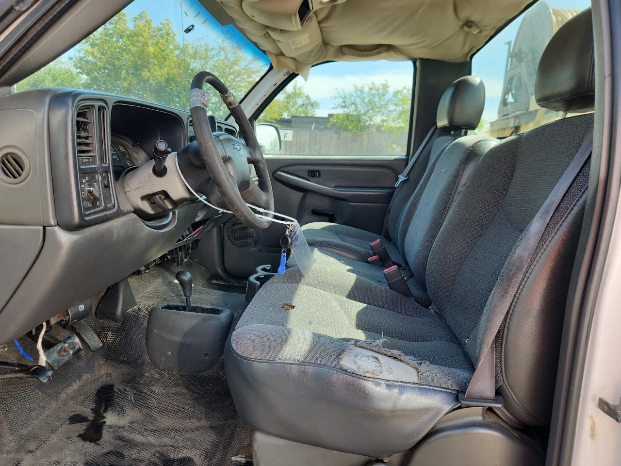 2006 Chevrolet Silverado K2500 Heavy Duty White vin: 1GCHK24U46E265022 Damage: Steering Wheel, Worn, Replacement Required