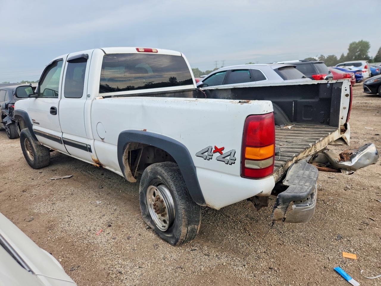 2002 Chevrolet Silverado K2500 Heavy Duty White vin: 1GCHK29162E193880