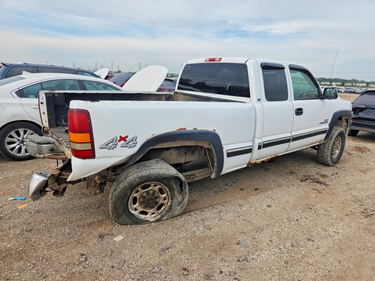 2002 Chevrolet Silverado K2500 Heavy Duty White vin: 1GCHK29162E193880