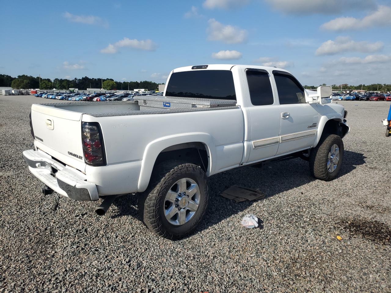 2005 Chevrolet Silverado K2500 Heavy Duty White vin: 1GCHK29265E290364