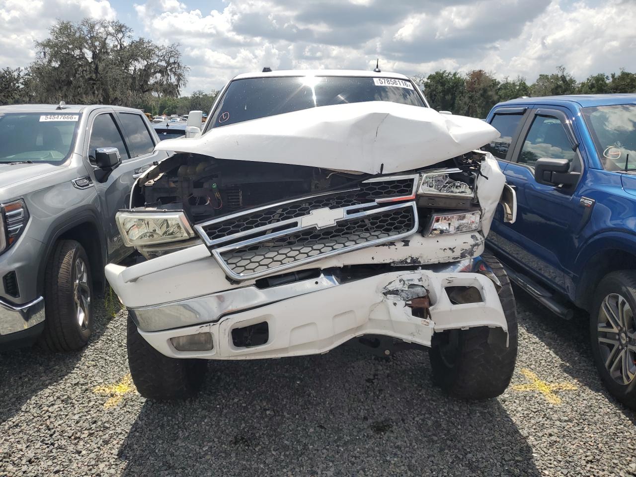 2005 Chevrolet Silverado K2500 Heavy Duty White vin: 1GCHK29265E290364
