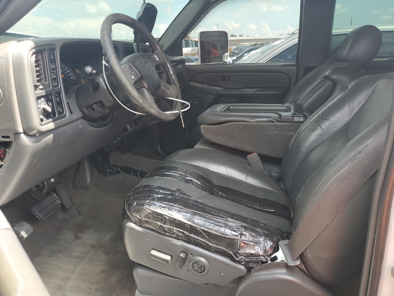 2005 Chevrolet Silverado K2500 Heavy Duty White vin: 1GCHK29265E290364