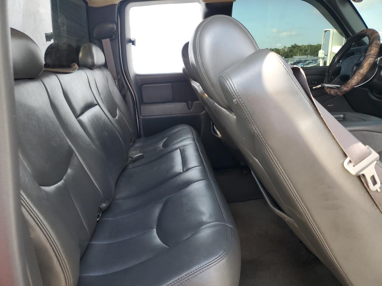2005 Chevrolet Silverado K2500 Heavy Duty White vin: 1GCHK29265E290364