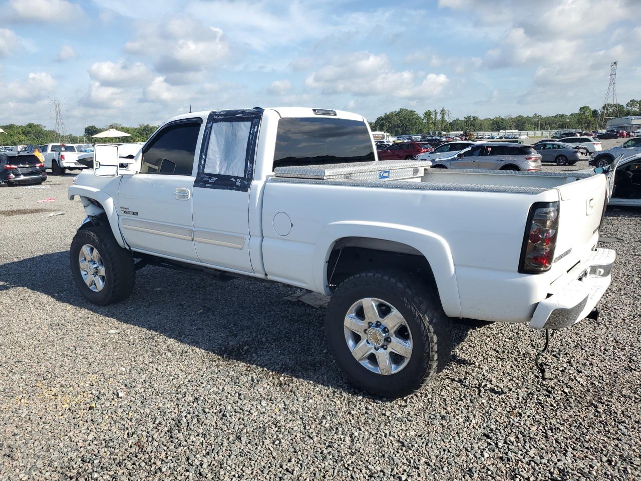 2005 Chevrolet Silverado K2500 Heavy Duty White vin: 1GCHK29265E290364