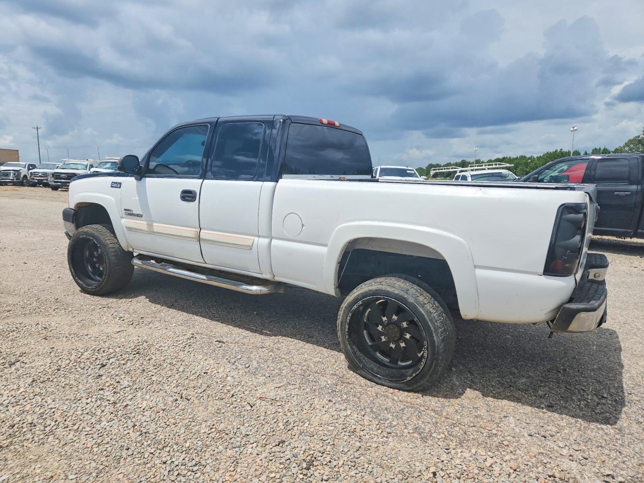2005 Chevrolet Silverado K2500 Heavy Duty White vin: 1GCHK29275E343718