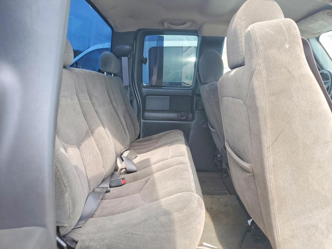 2005 Chevrolet Silverado K2500 Heavy Duty White vin: 1GCHK29275E343718