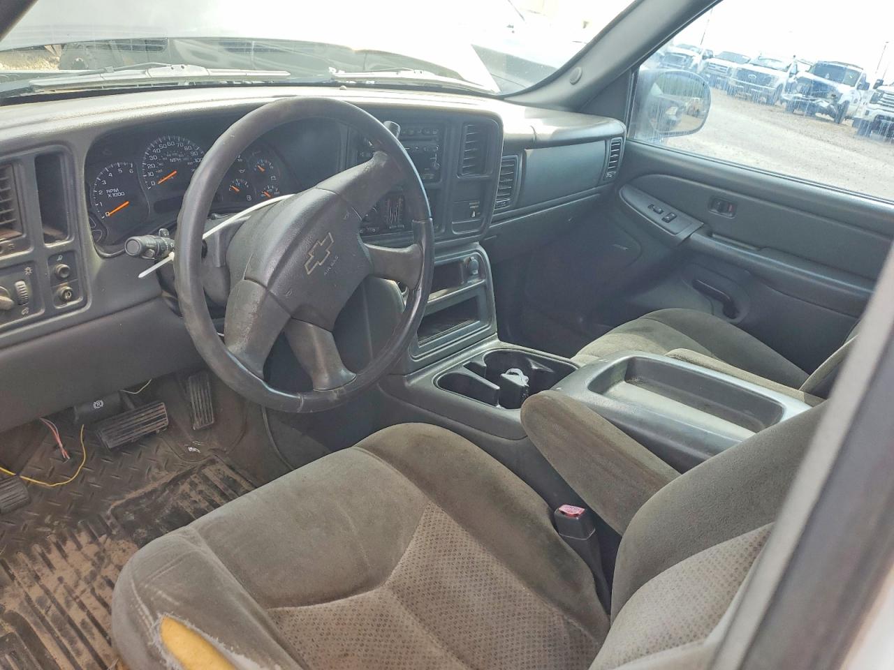 2005 Chevrolet Silverado K2500 Heavy Duty White vin: 1GCHK29275E343718