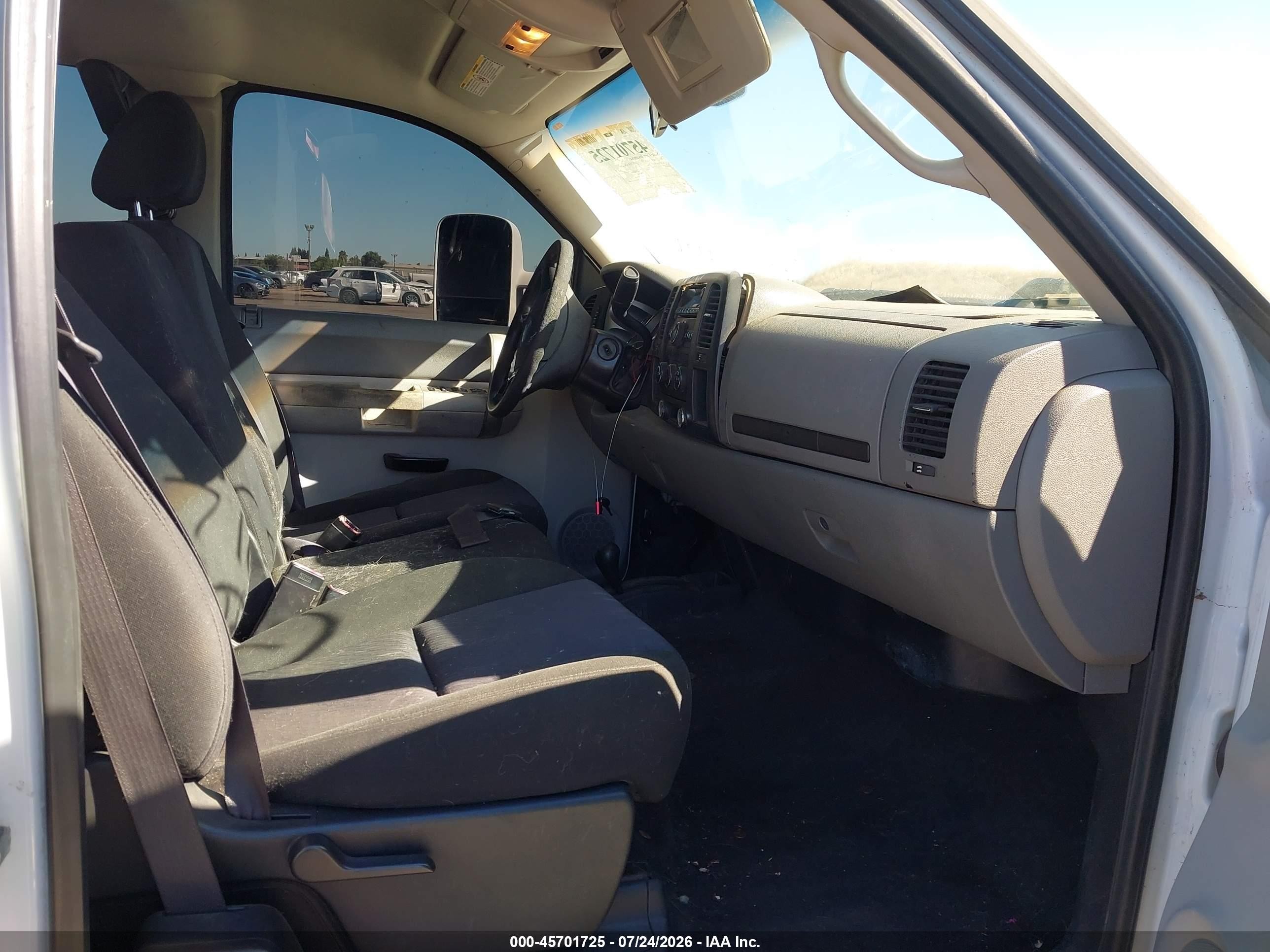 2007 Chevrolet Silverado 2500hd Work Truck White vin: 1GCHK29677E577248