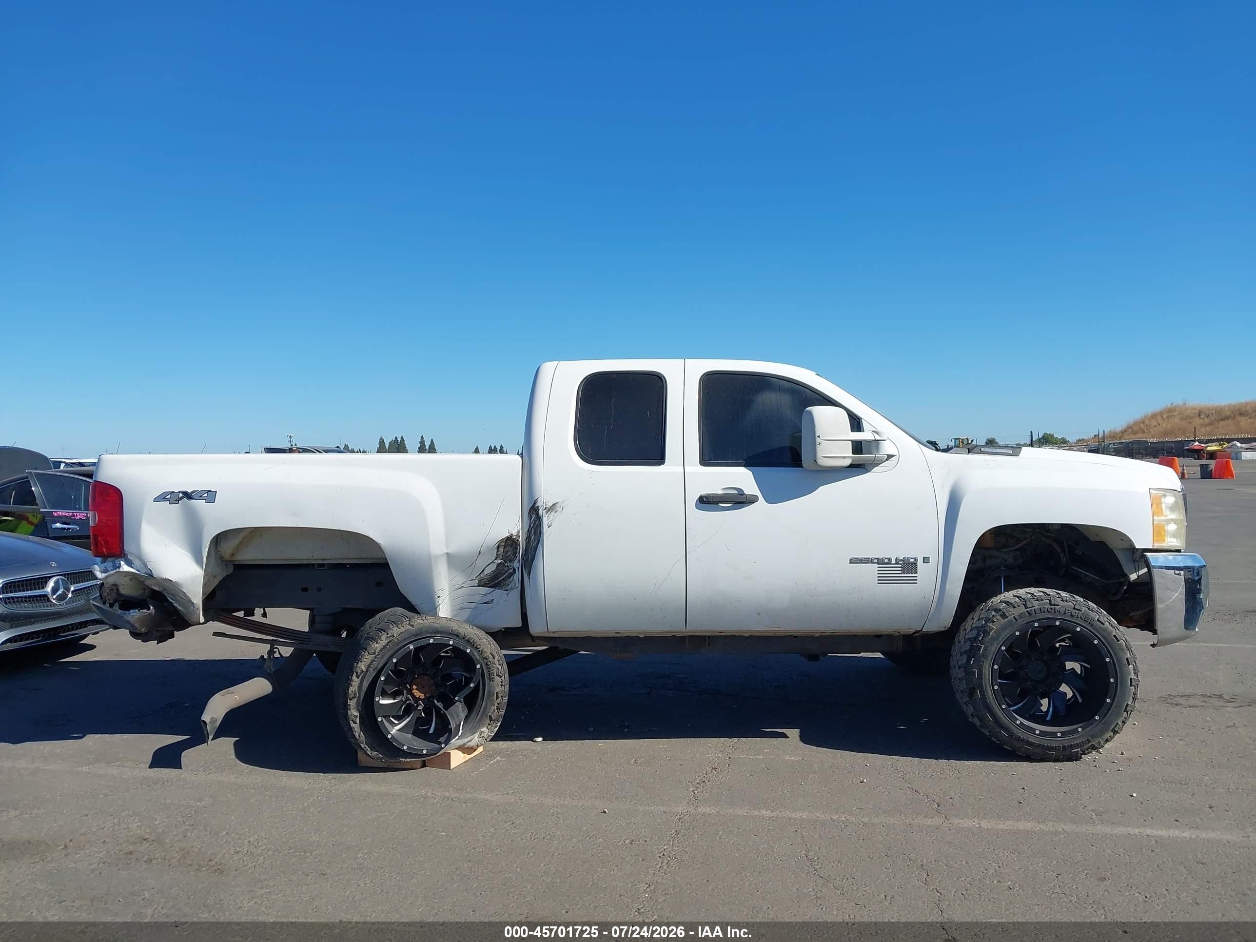 2007 Chevrolet Silverado 2500hd Work Truck White vin: 1GCHK29677E577248