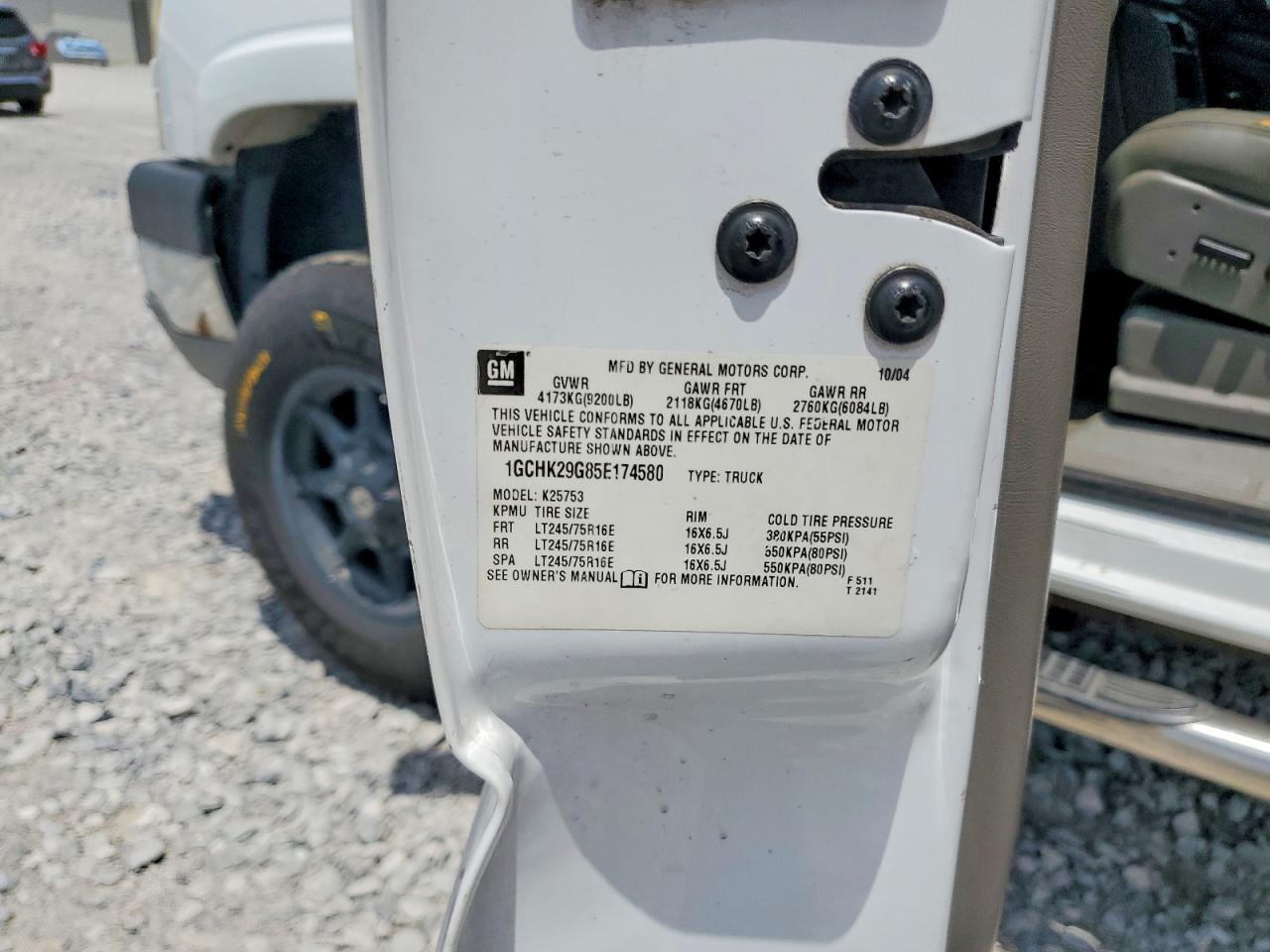 2005 Chevrolet Silverado K2500 Heavy Duty White vin: 1GCHK29G85E174580