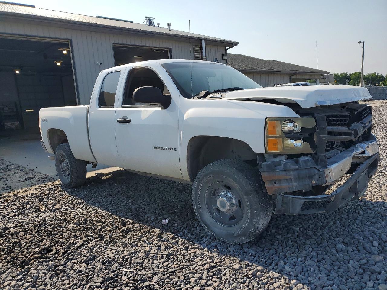 2008 Chevrolet Silverado K2500 Heavy Duty White vin: 1GCHK29K18E102192