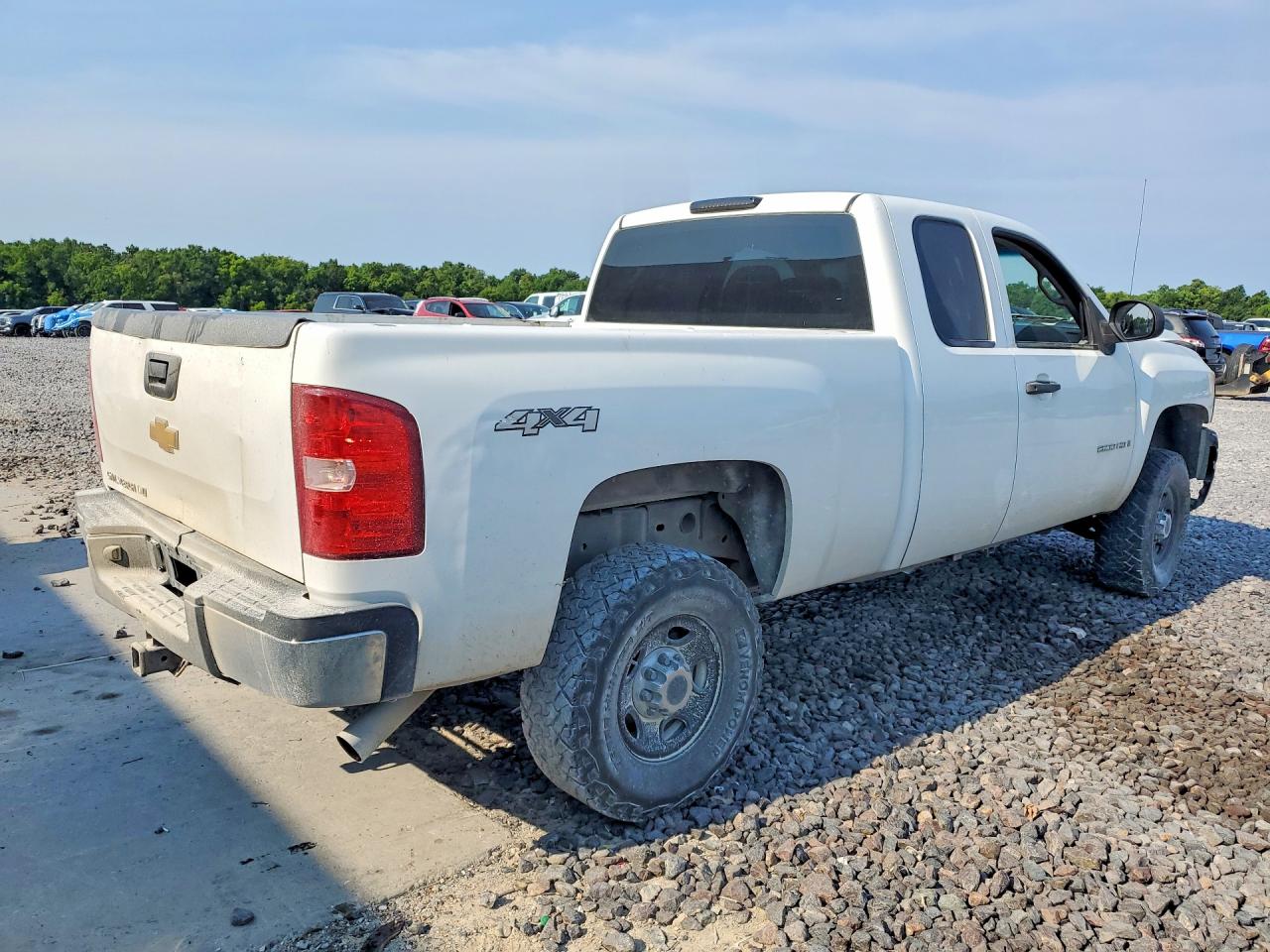 2008 Chevrolet Silverado K2500 Heavy Duty White vin: 1GCHK29K18E102192