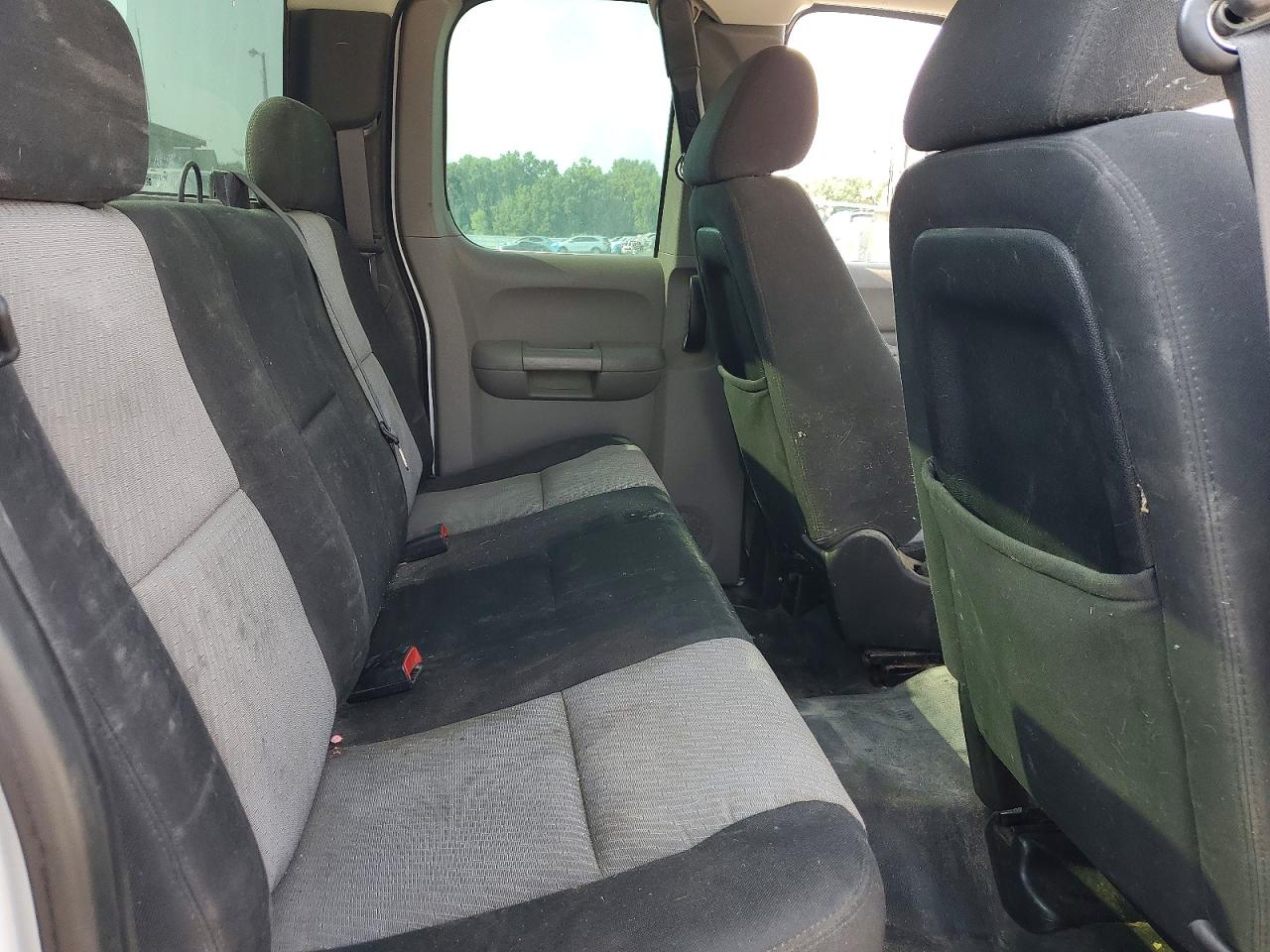 2008 Chevrolet Silverado K2500 Heavy Duty White vin: 1GCHK29K18E102192