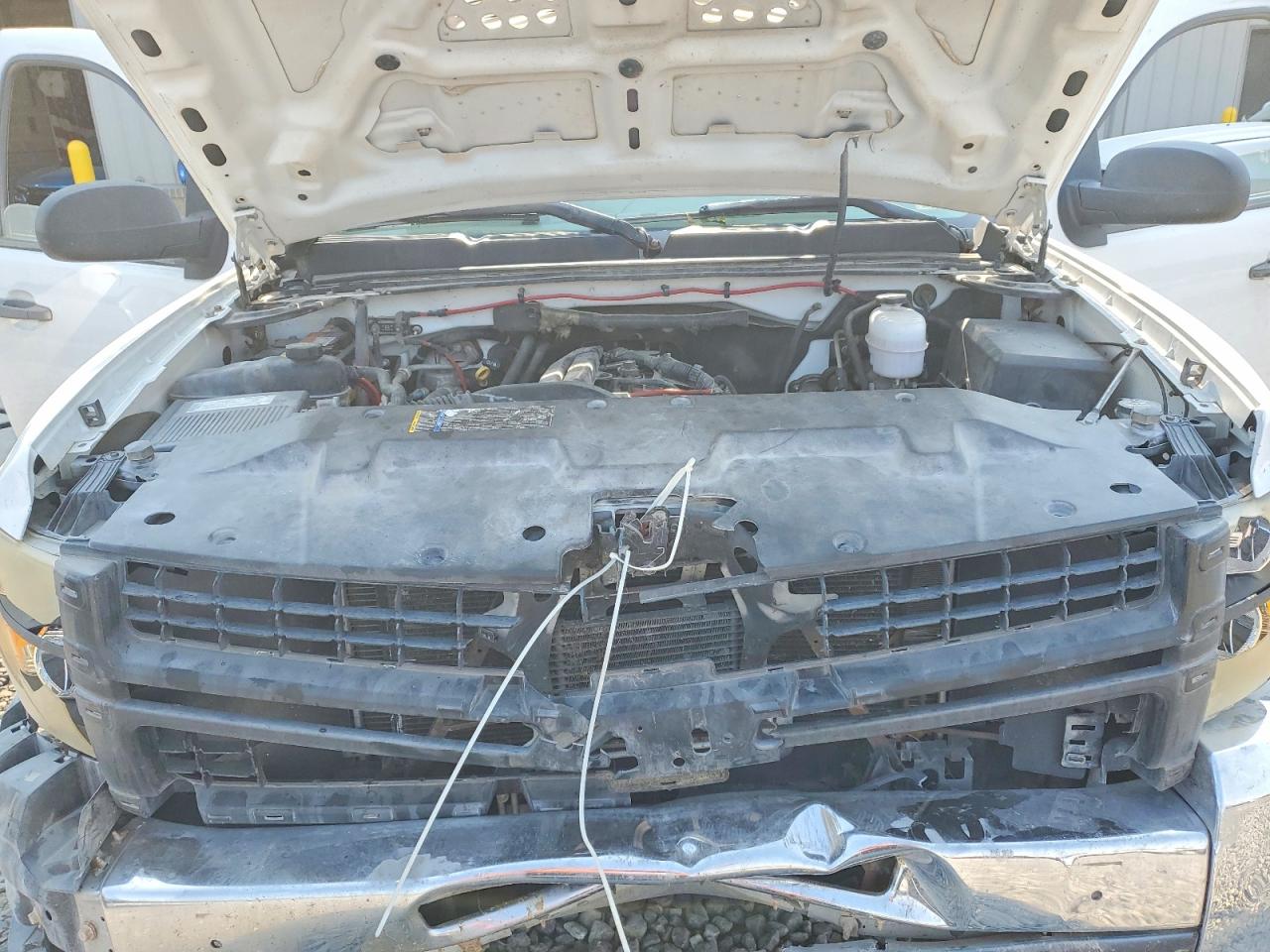 2008 Chevrolet Silverado K2500 Heavy Duty White vin: 1GCHK29K18E102192