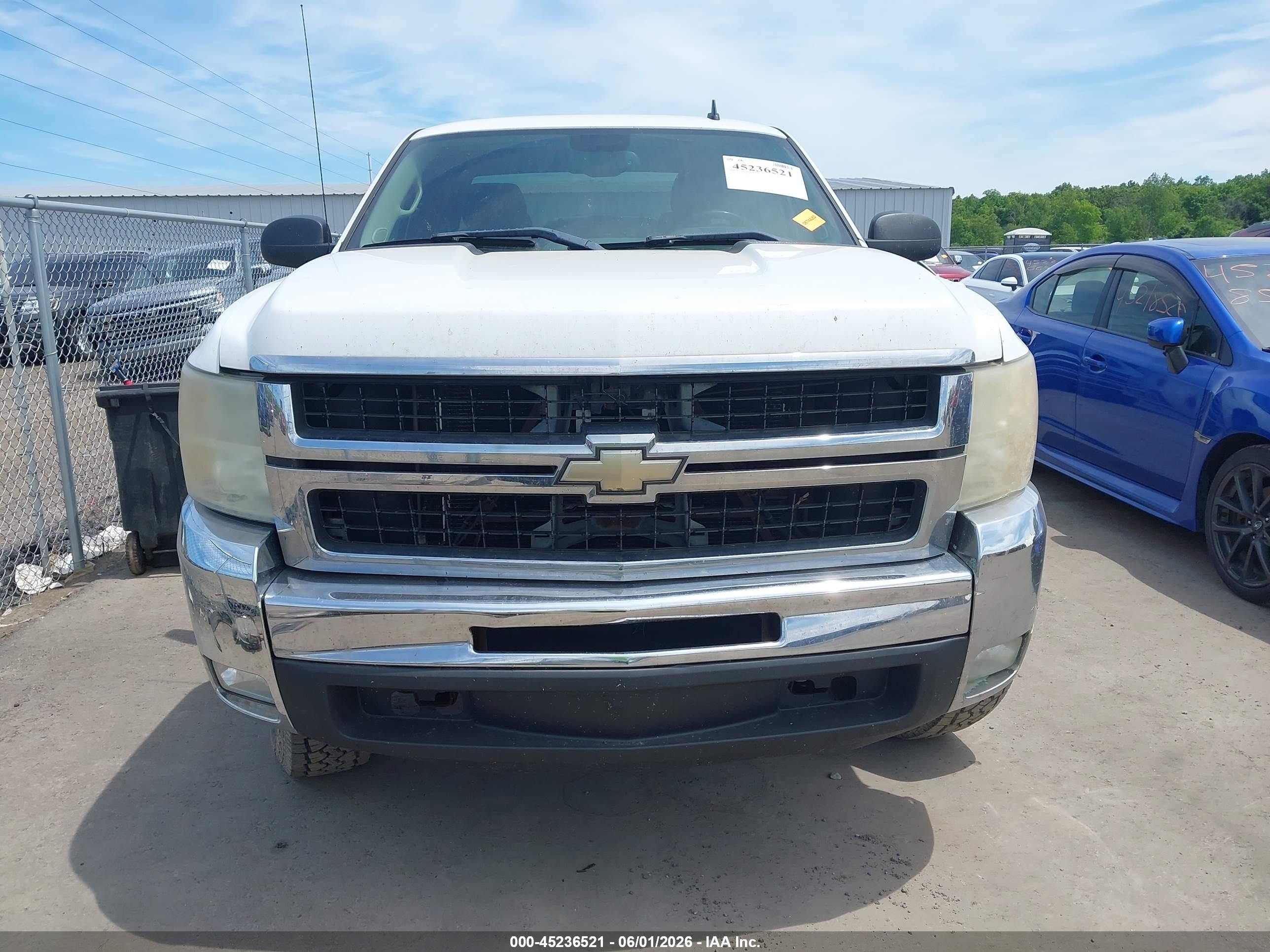 2008 Chevrolet Silverado 2500hd Lt1 White vin: 1GCHK29K58E107749