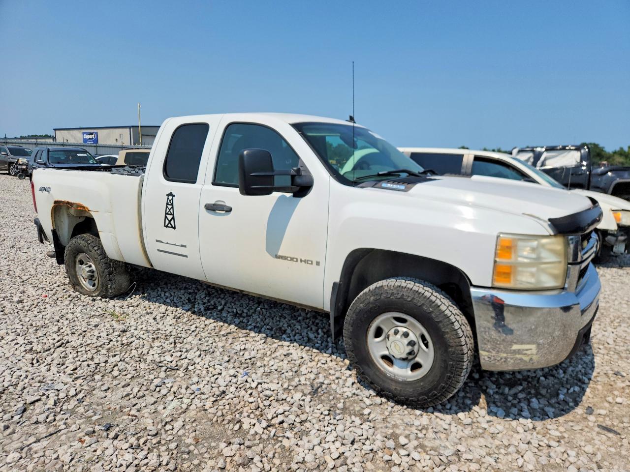 2007 Chevrolet Silverado K2500 Heavy Duty White vin: 1GCHK29K67E505745