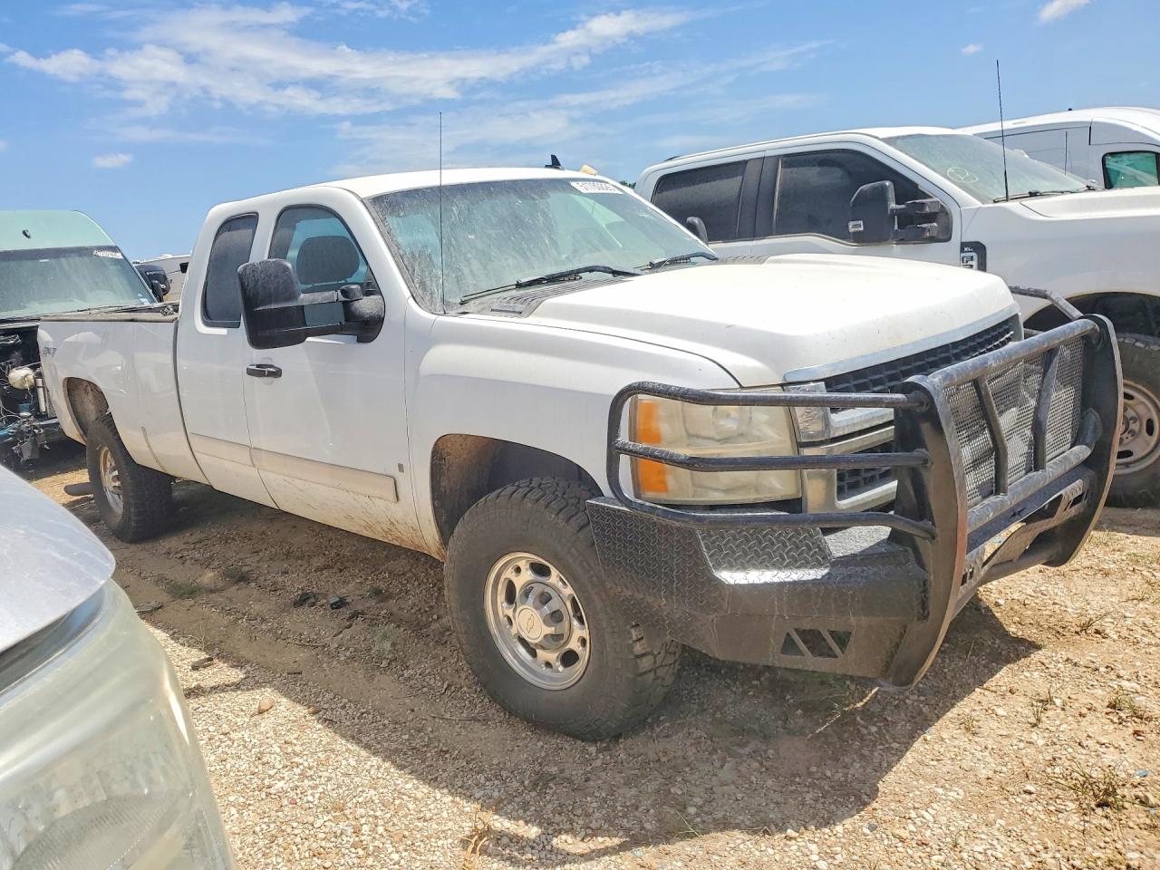 2008 Chevrolet Silverado K2500 Heavy Duty White vin: 1GCHK29KX8E114633