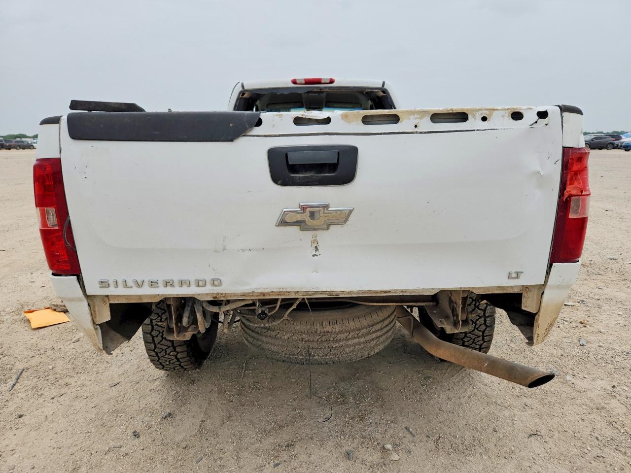 2008 Chevrolet Silverado K2500 Heavy Duty White vin: 1GCHK29KX8E114633