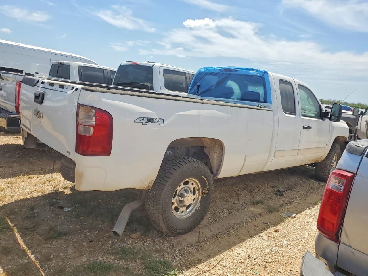 2008 Chevrolet Silverado K2500 Heavy Duty White vin: 1GCHK29KX8E114633