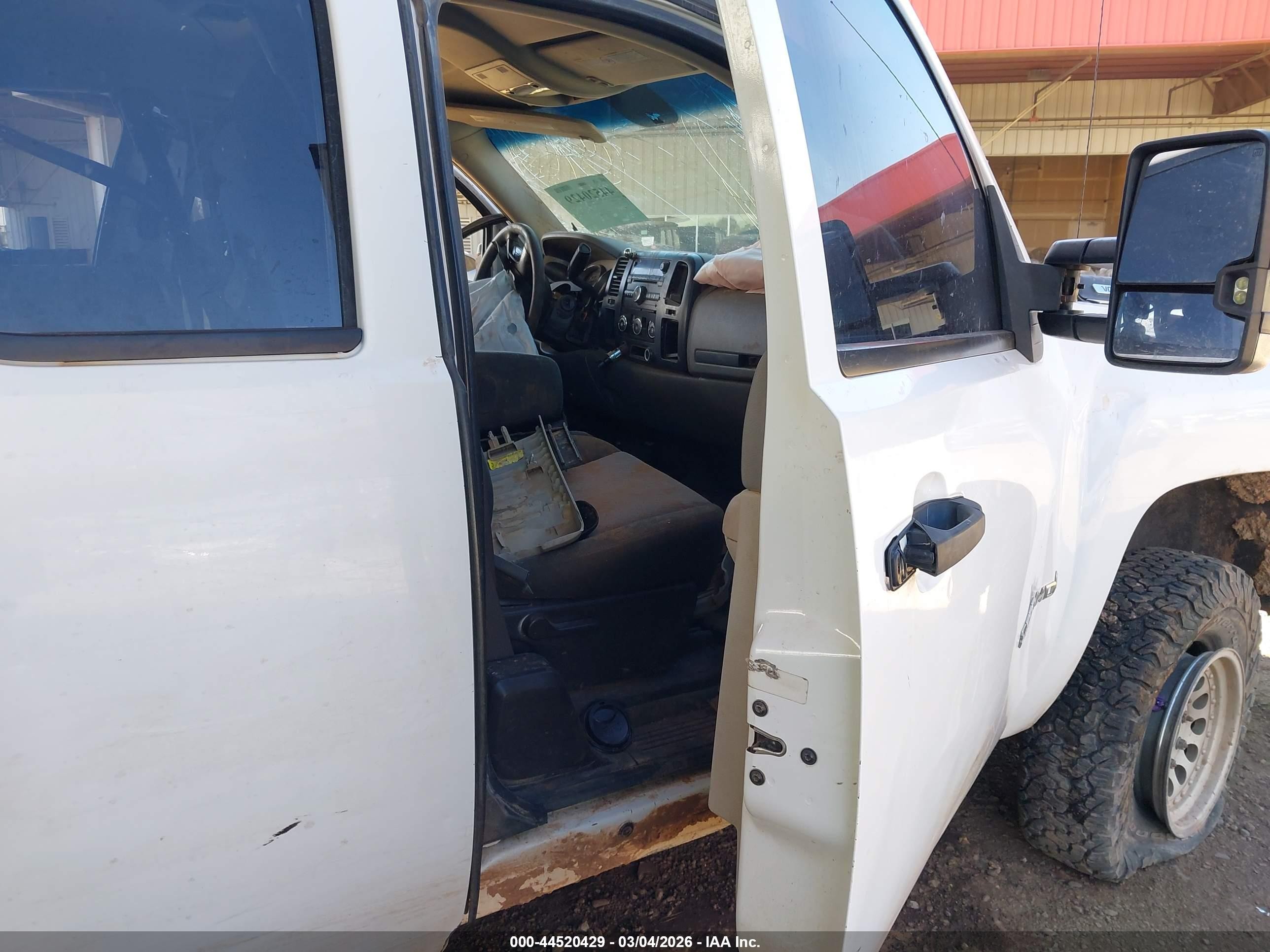 2008 Chevrolet Silverado 2500hd Work Truck White vin: 1GCHK29KX8E211735