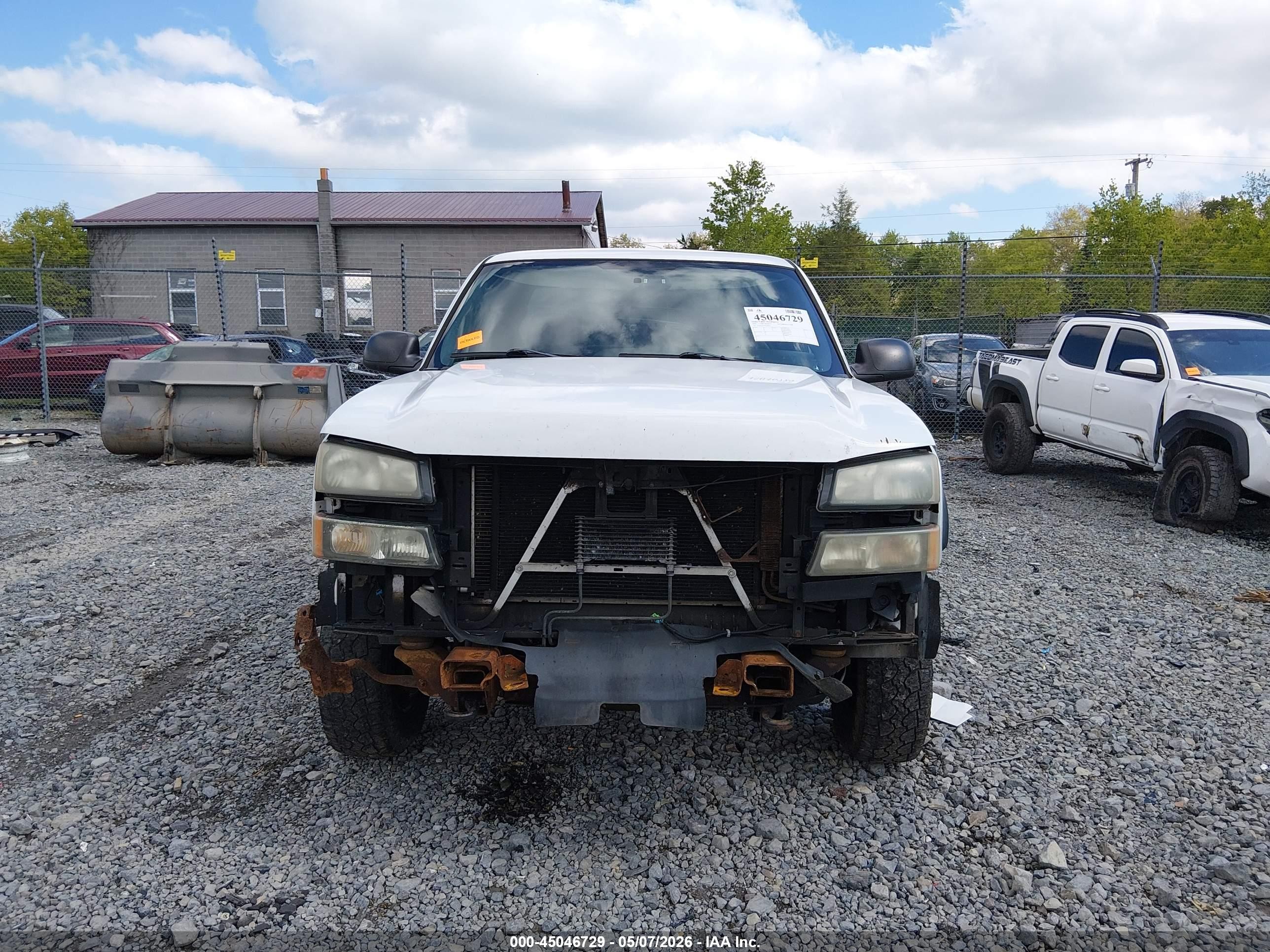 2005 Chevrolet Silverado 2500hd Work Truck White vin: 1GCHK29U45E280479