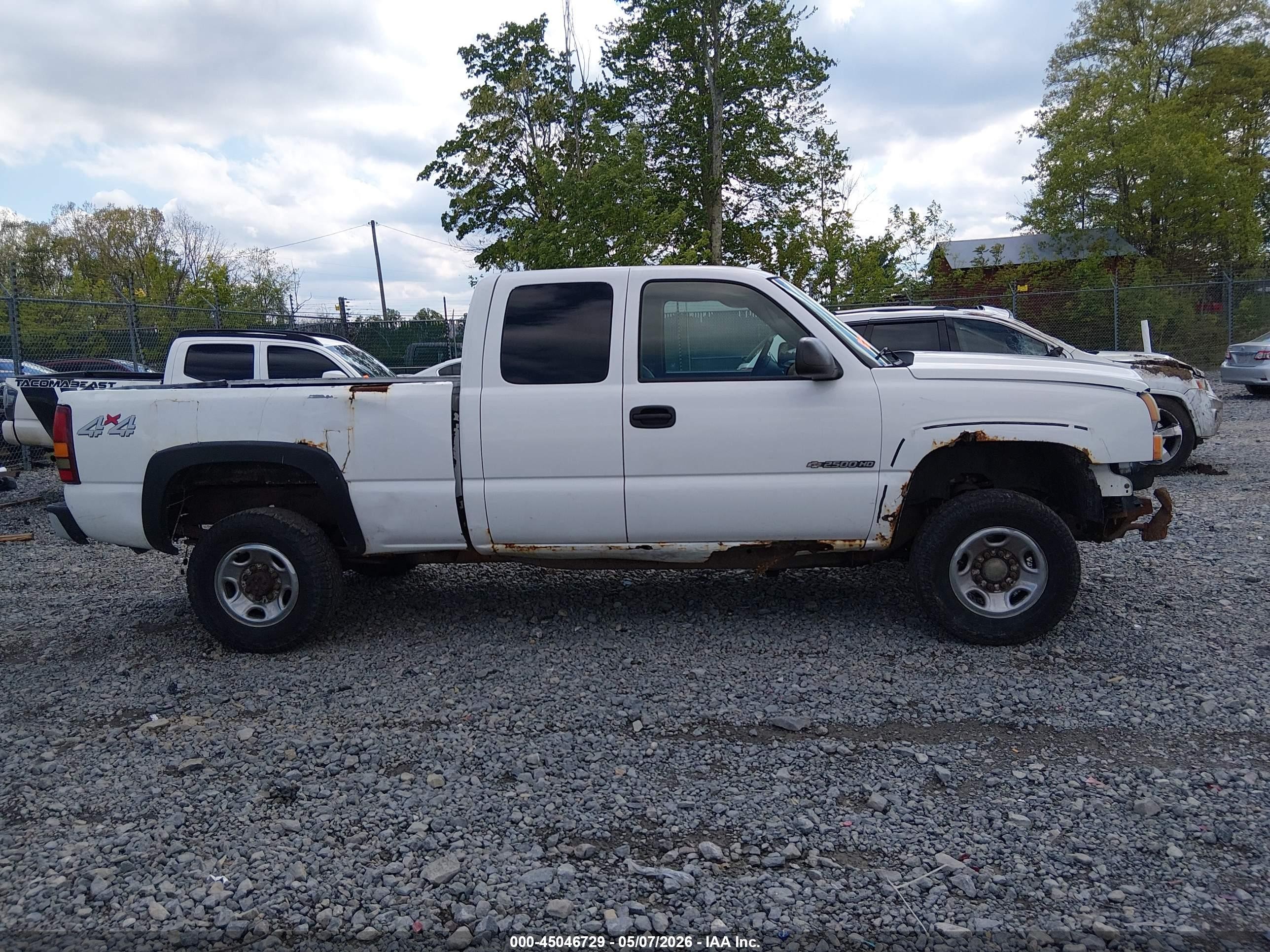 2005 Chevrolet Silverado 2500hd Work Truck White vin: 1GCHK29U45E280479
