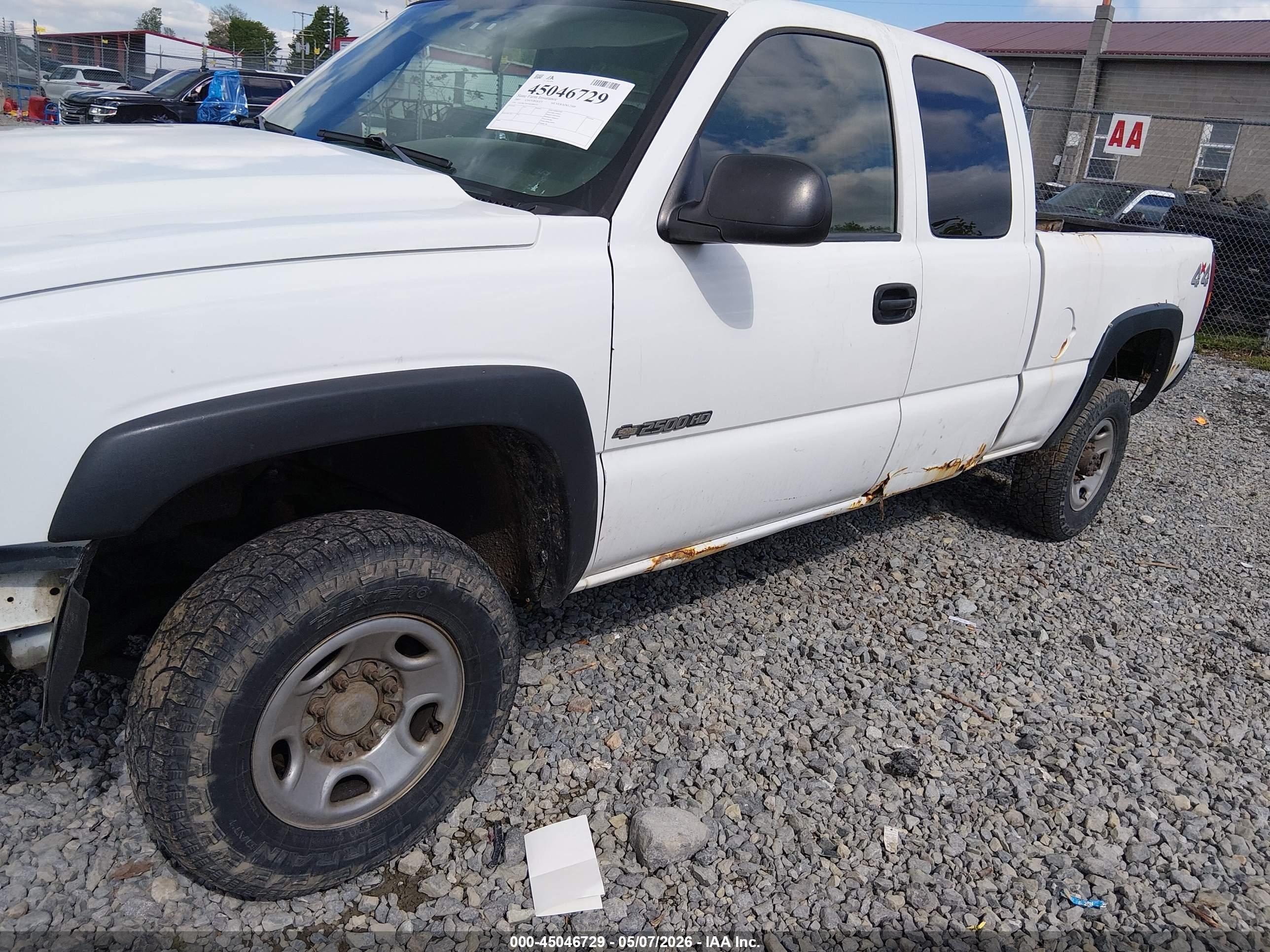 2005 Chevrolet Silverado 2500hd Work Truck White vin: 1GCHK29U45E280479