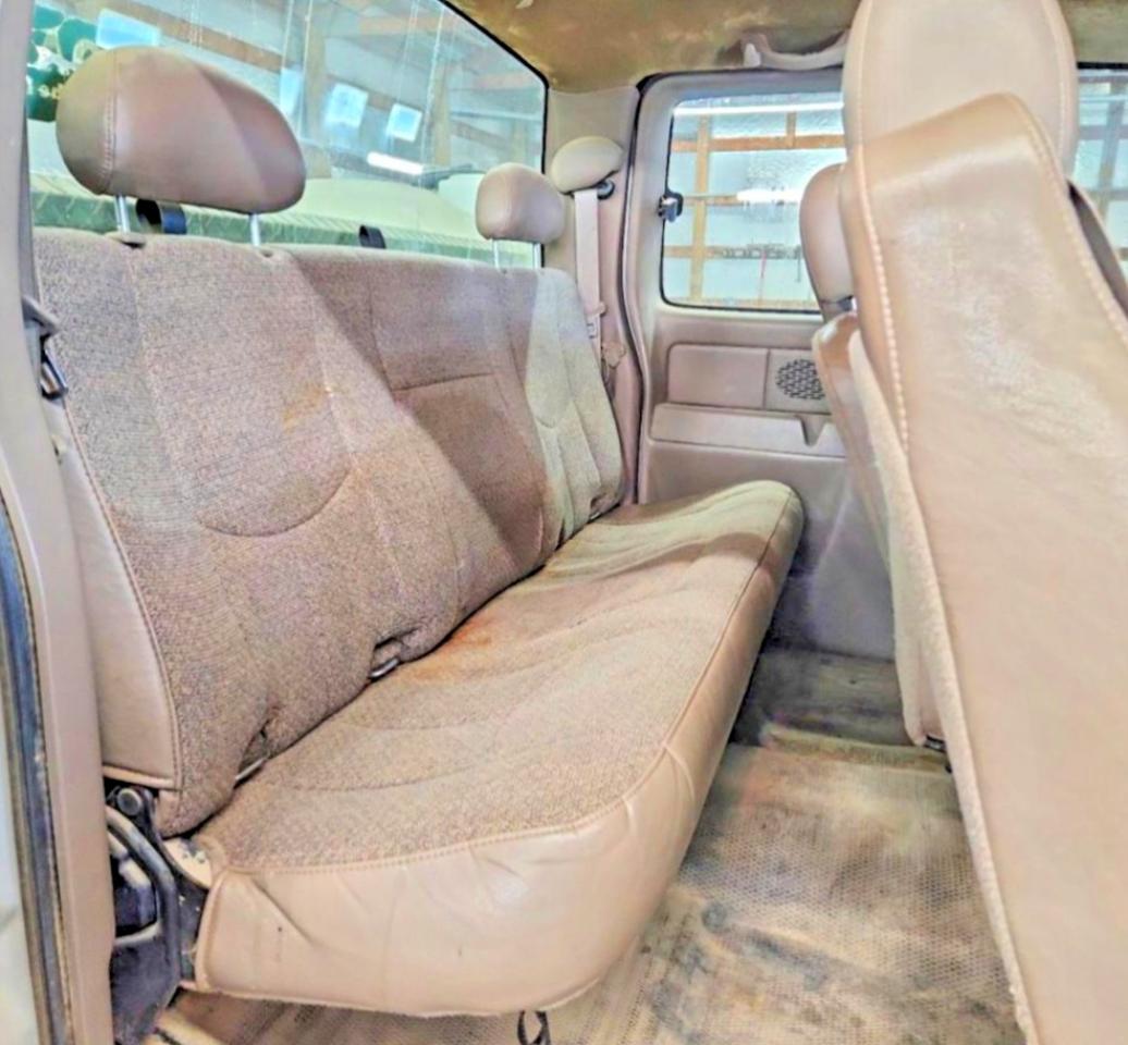2005 Chevrolet Silverado K2500 Heavy Duty White vin: 1GCHK29U55E212692