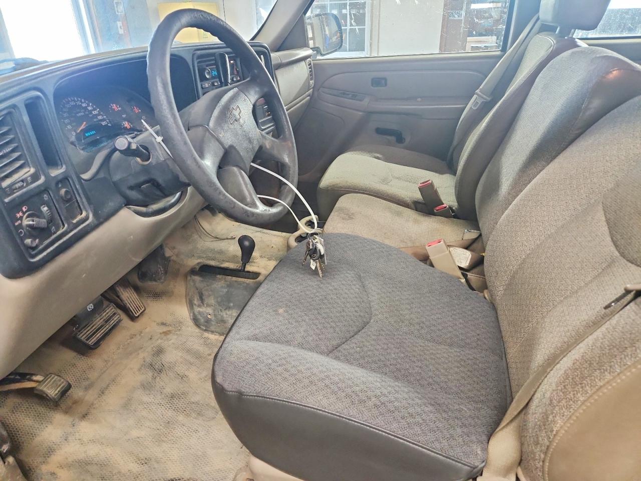 2005 Chevrolet Silverado K2500 Heavy Duty White vin: 1GCHK29U55E212692