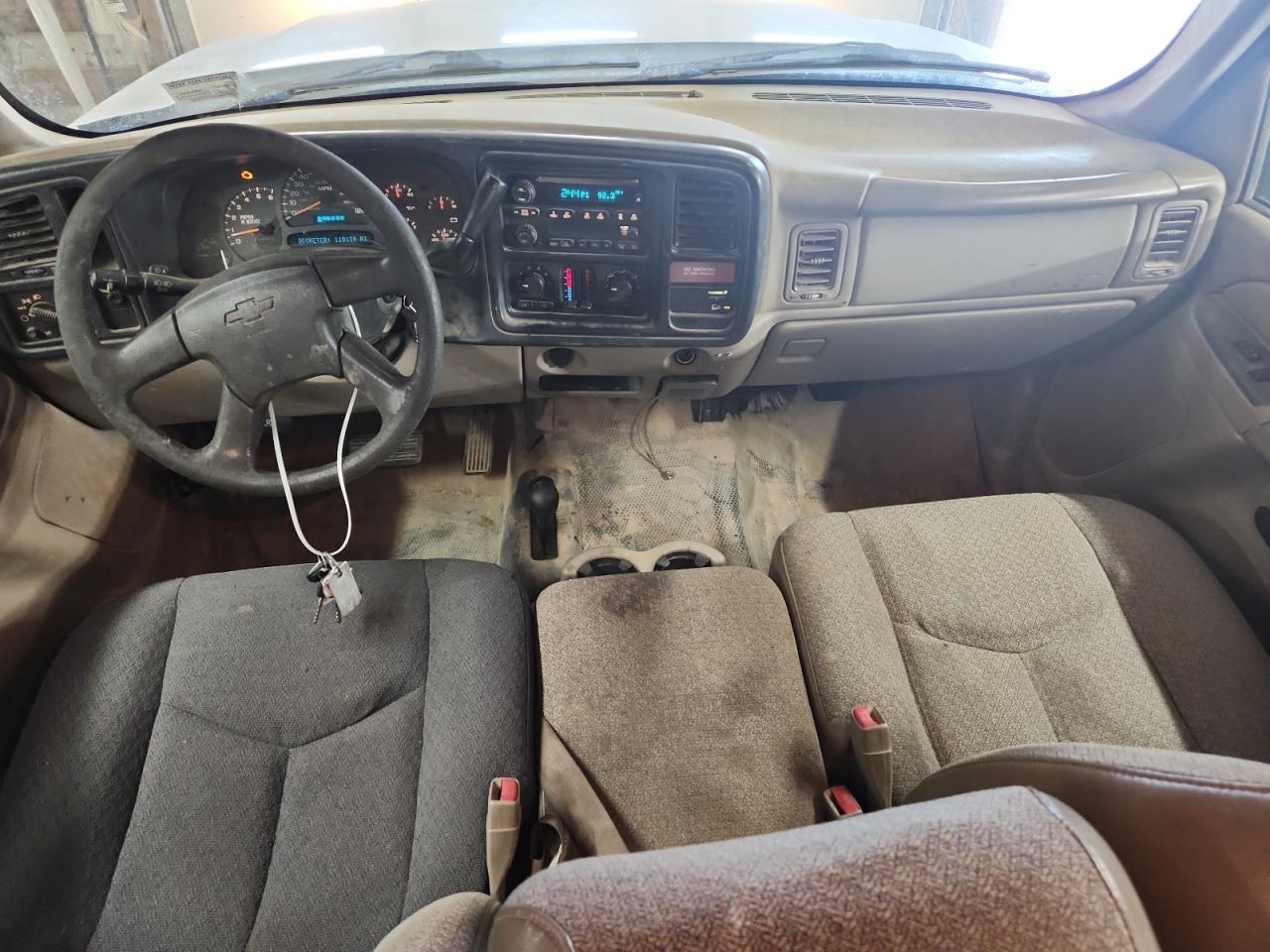 2005 Chevrolet Silverado K2500 Heavy Duty White vin: 1GCHK29U55E212692 Damage: Left Front Seat, Previous Repair, Substandard Repair