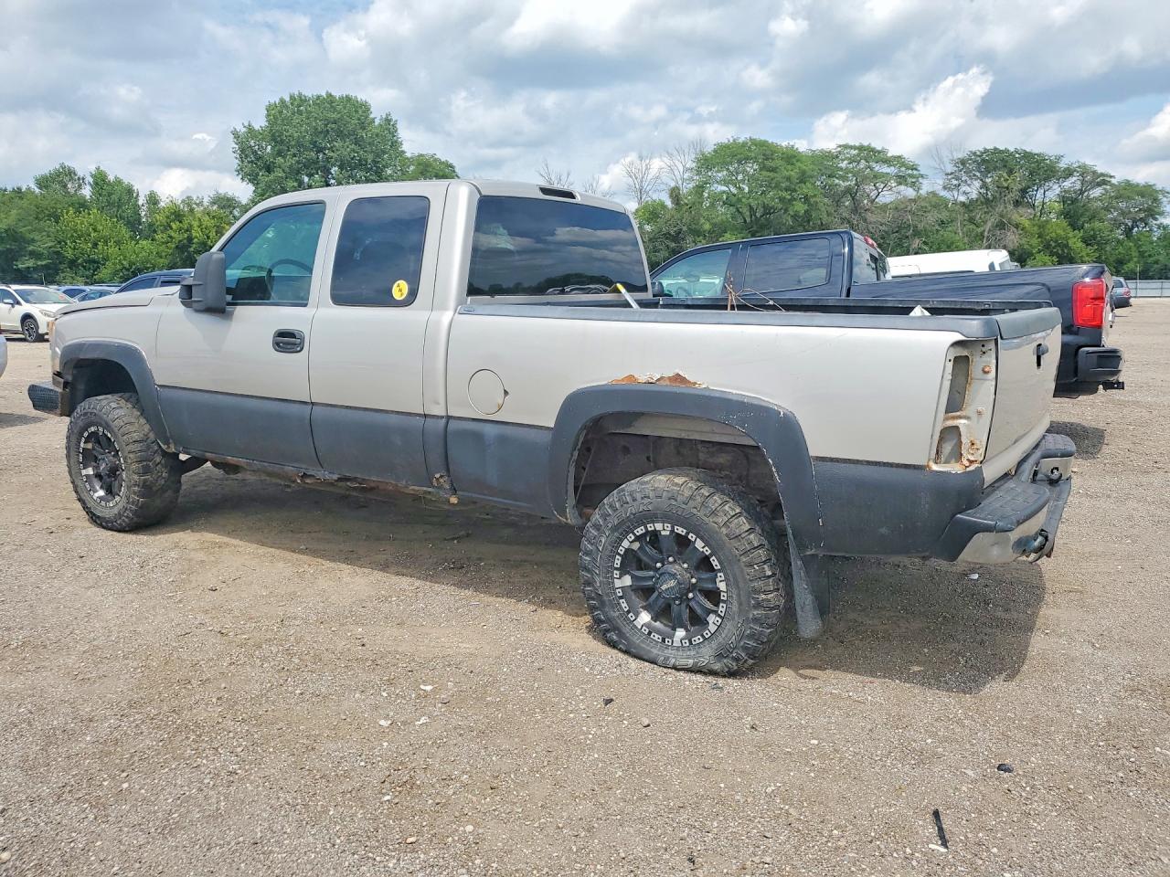 2005 Chevrolet Silverado K2500 Heavy Duty Silver vin: 1GCHK29U75E217103