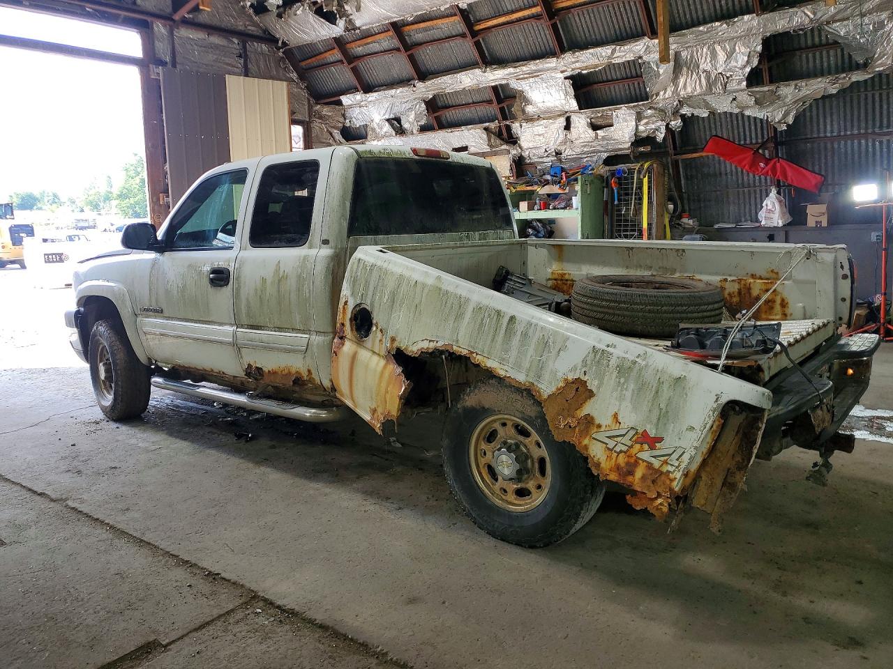 2005 Chevrolet Silverado K2500 Heavy Duty White vin: 1GCHK29U75E313362