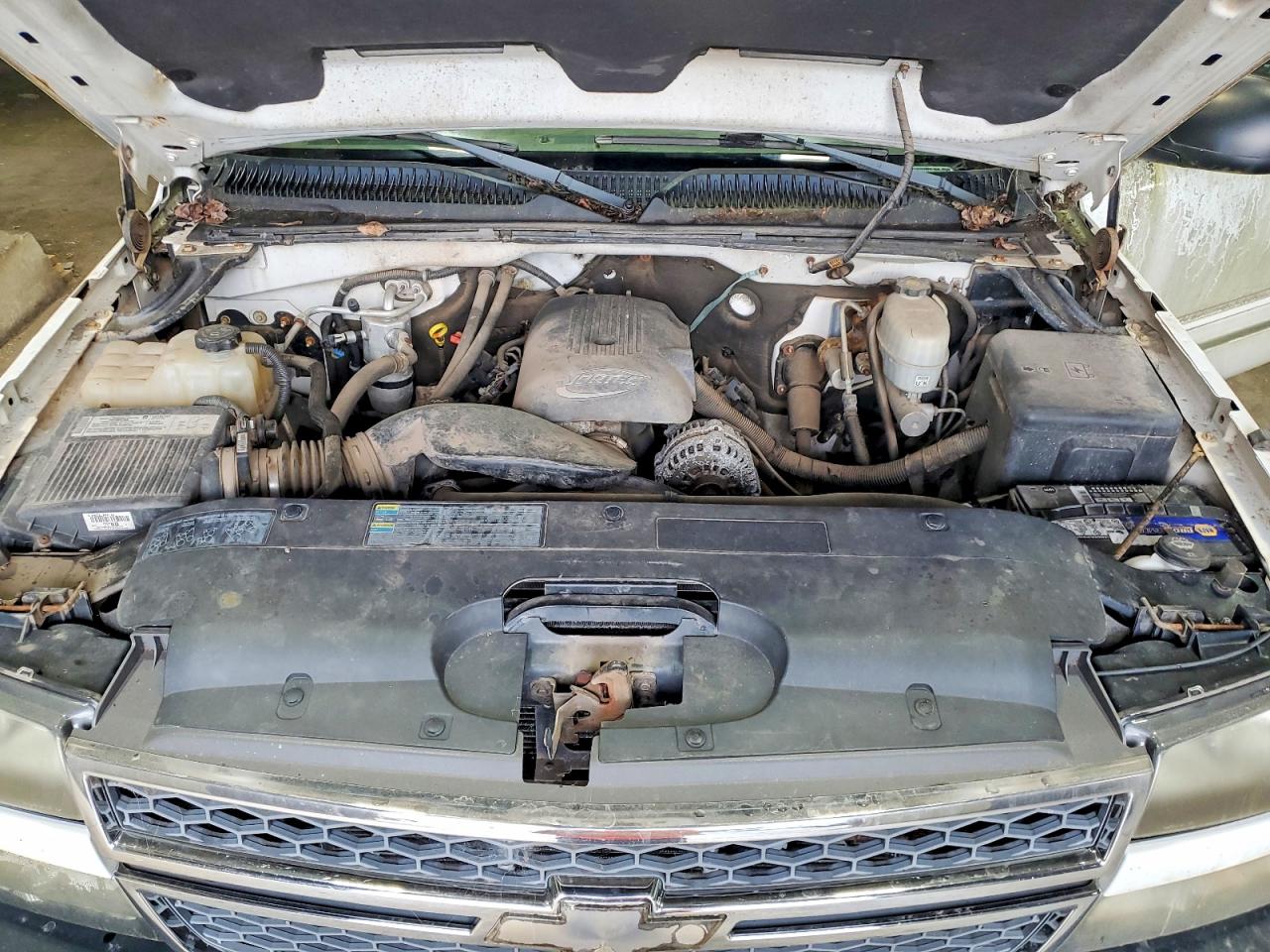 2005 Chevrolet Silverado K2500 Heavy Duty White vin: 1GCHK29U75E313362